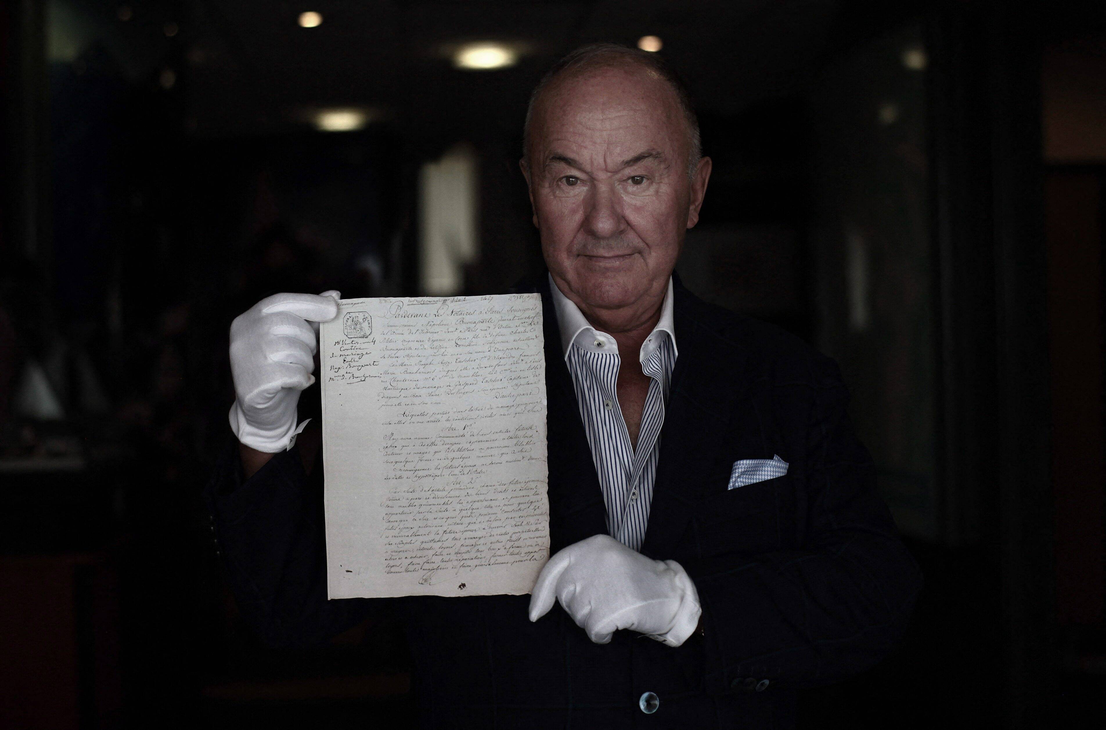 Des livres anciens, des manuscrits... l'empereur niçois du parchemin jugé pour "l'escroquerie du siècle" à 1 milliard d'euros