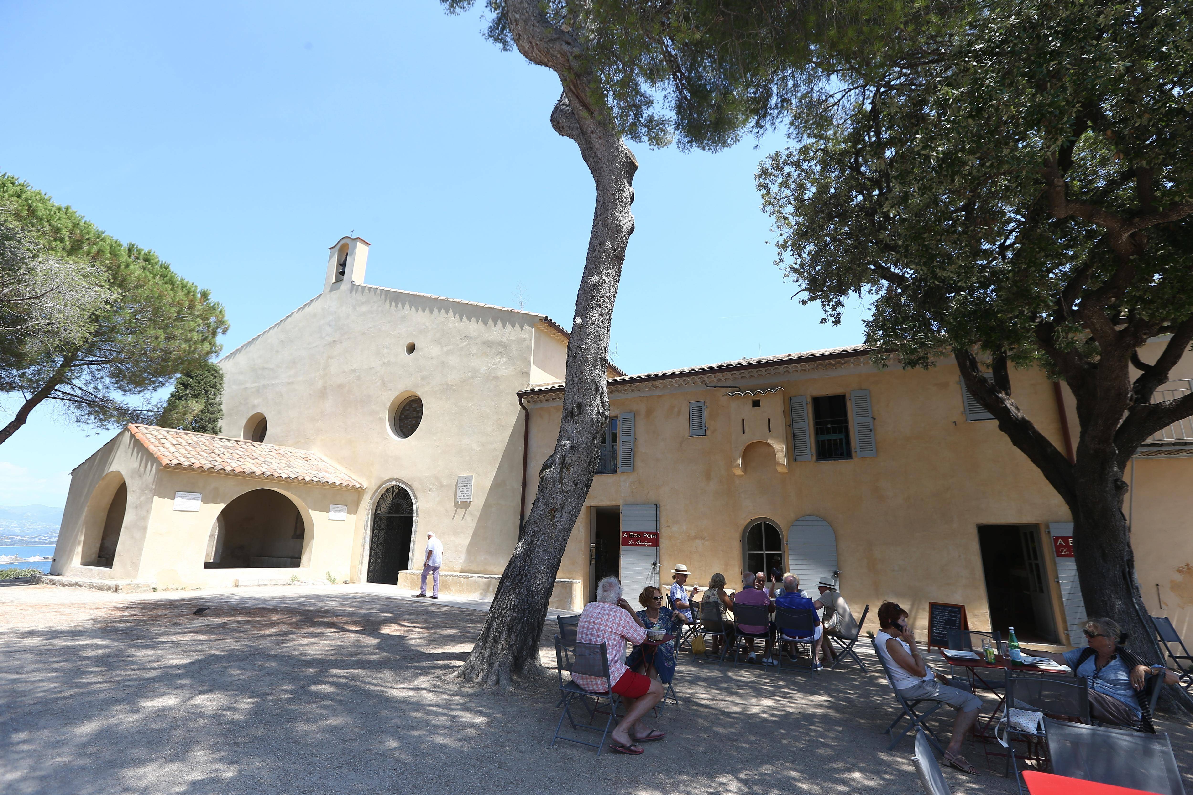 Les guinguettes du lundi soir au sanctuaire de la Garoupe, à Antibes, troublent-elles "la quiétude des lieux"?