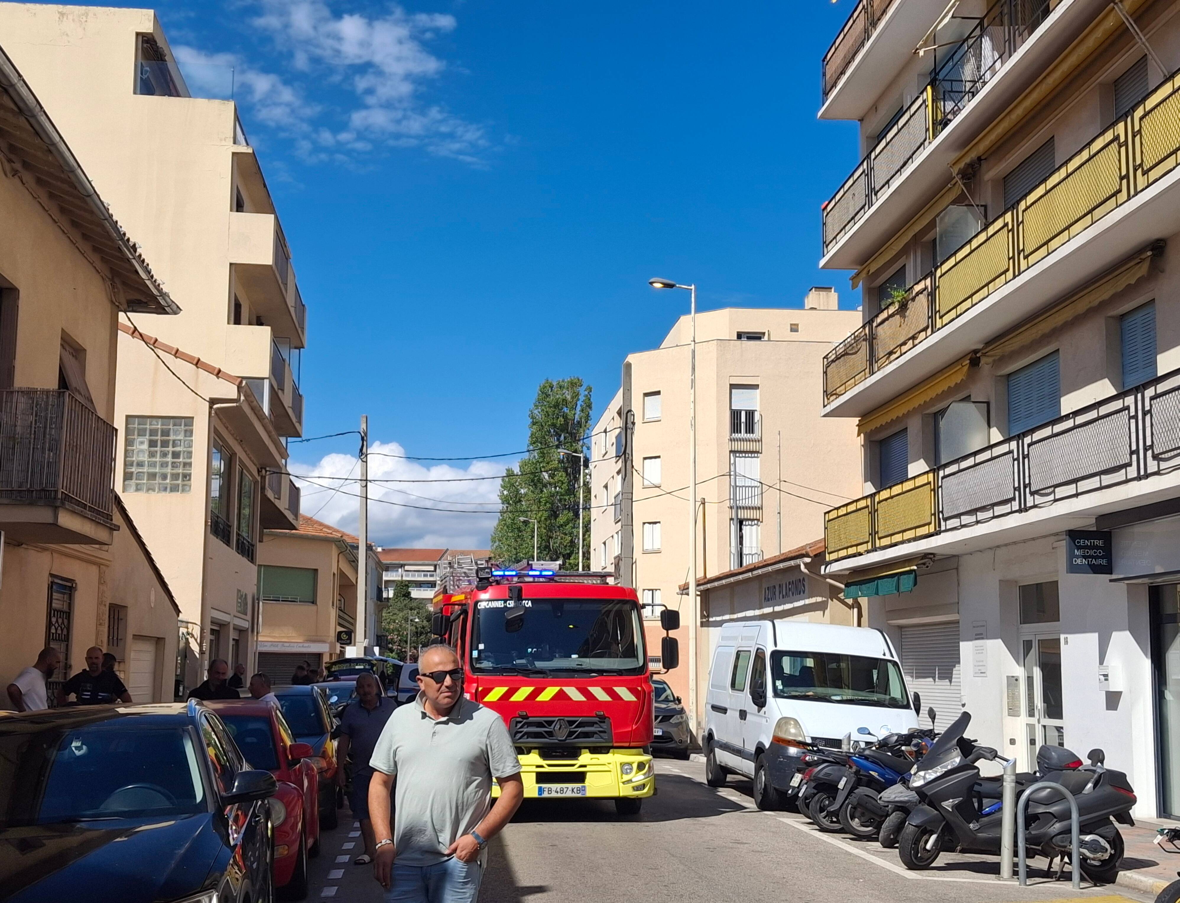 Une sous-toiture s'effondre dans un immeuble de Cannes-la-Bocca, les habitants évacués