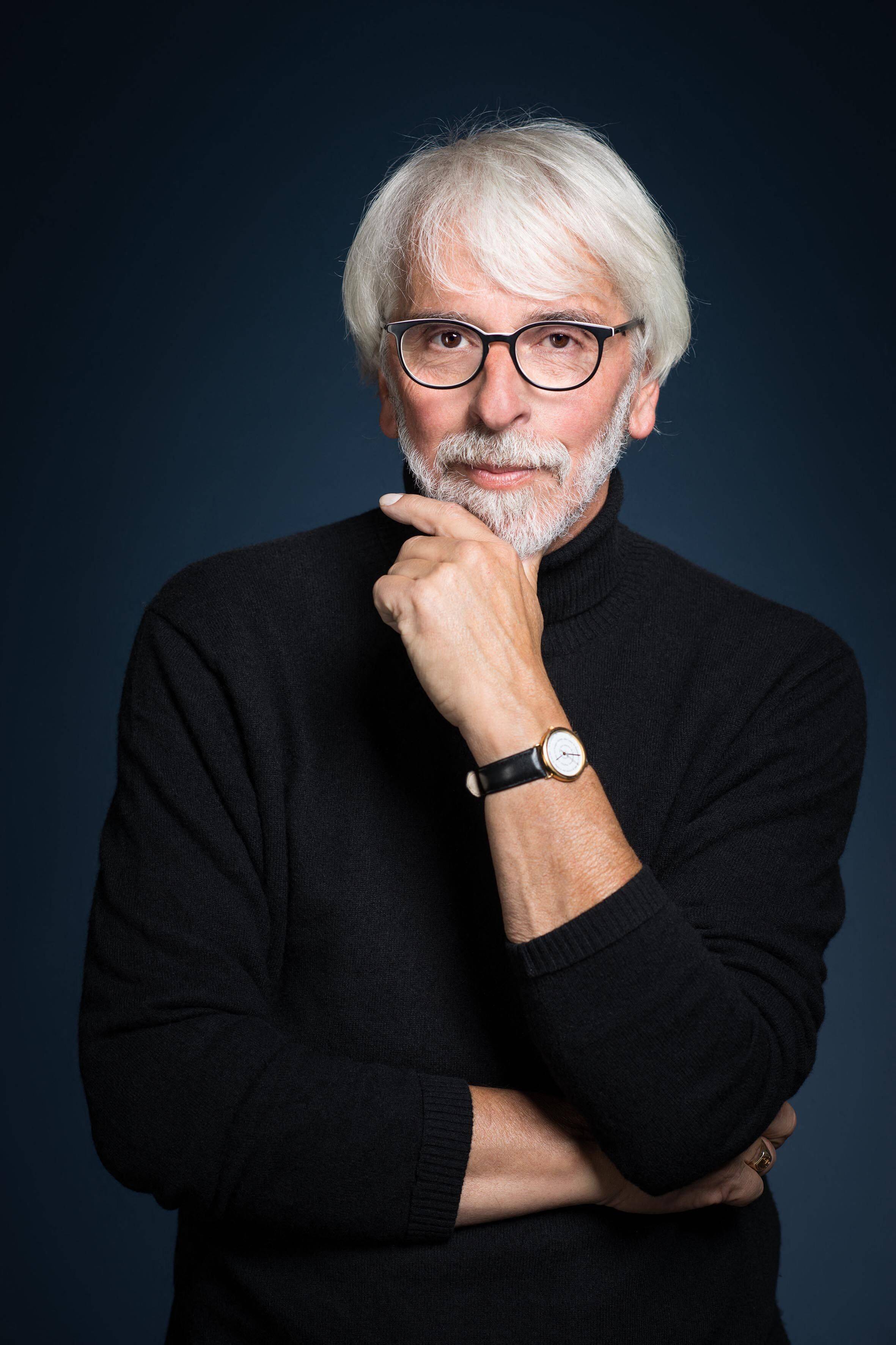 "Le Suicide exalté de Charles Dickens": Philippe Delerm retrace la fin de vie du célèbre auteur britannique