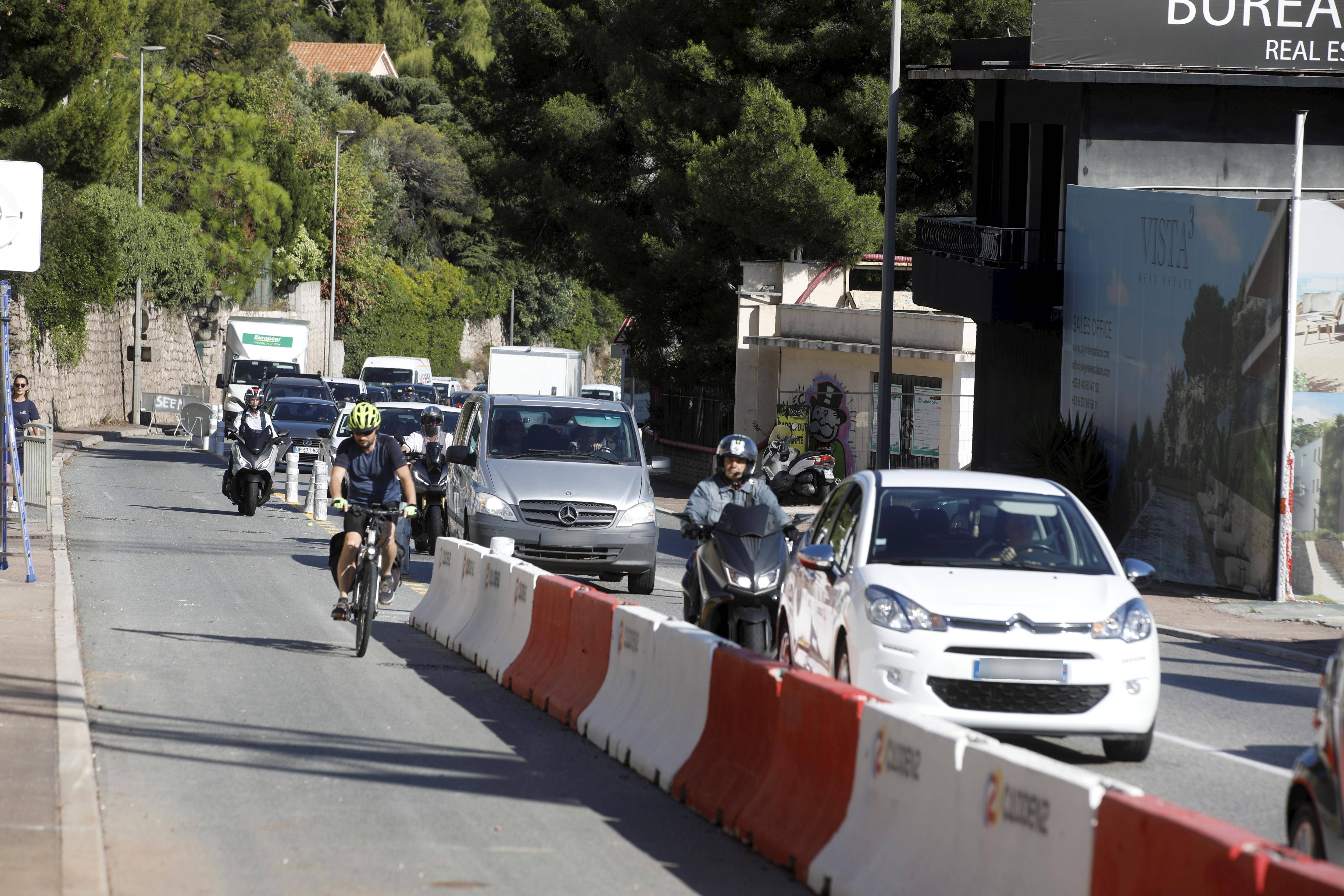 "J'ai mis 1h30 pour rentrer à Villefranche": les travaux sur la Moyenne Corniche provoquent la colère des automobilistes