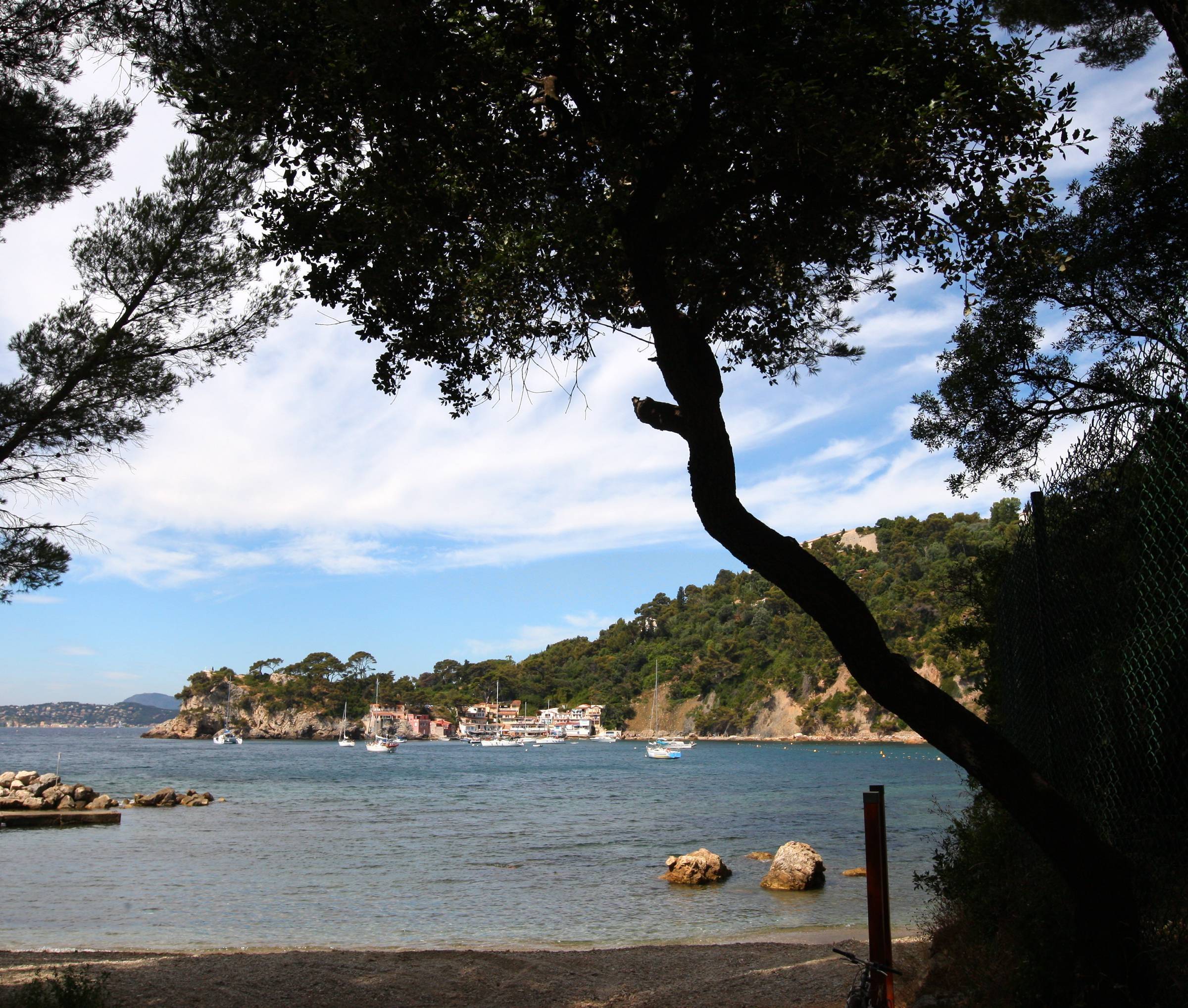 Mort d'un policier pieds et poings liés à Toulon: pourquoi la piste du suicide est privilégiée