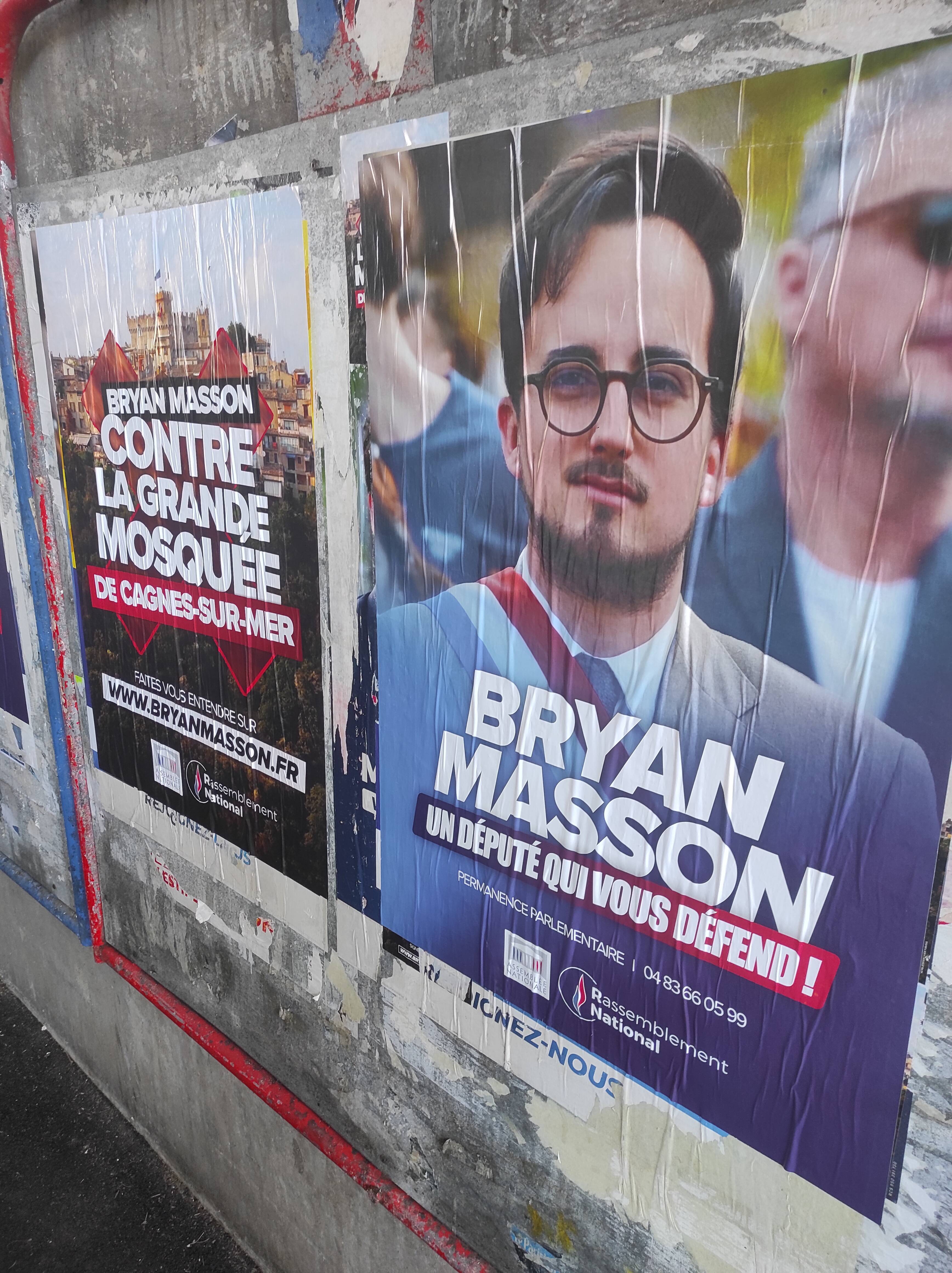 Qui se cache derrière ces affiches anonymes qui s'attaquent au Rassemblement national à Cagnes-sur-Mer?