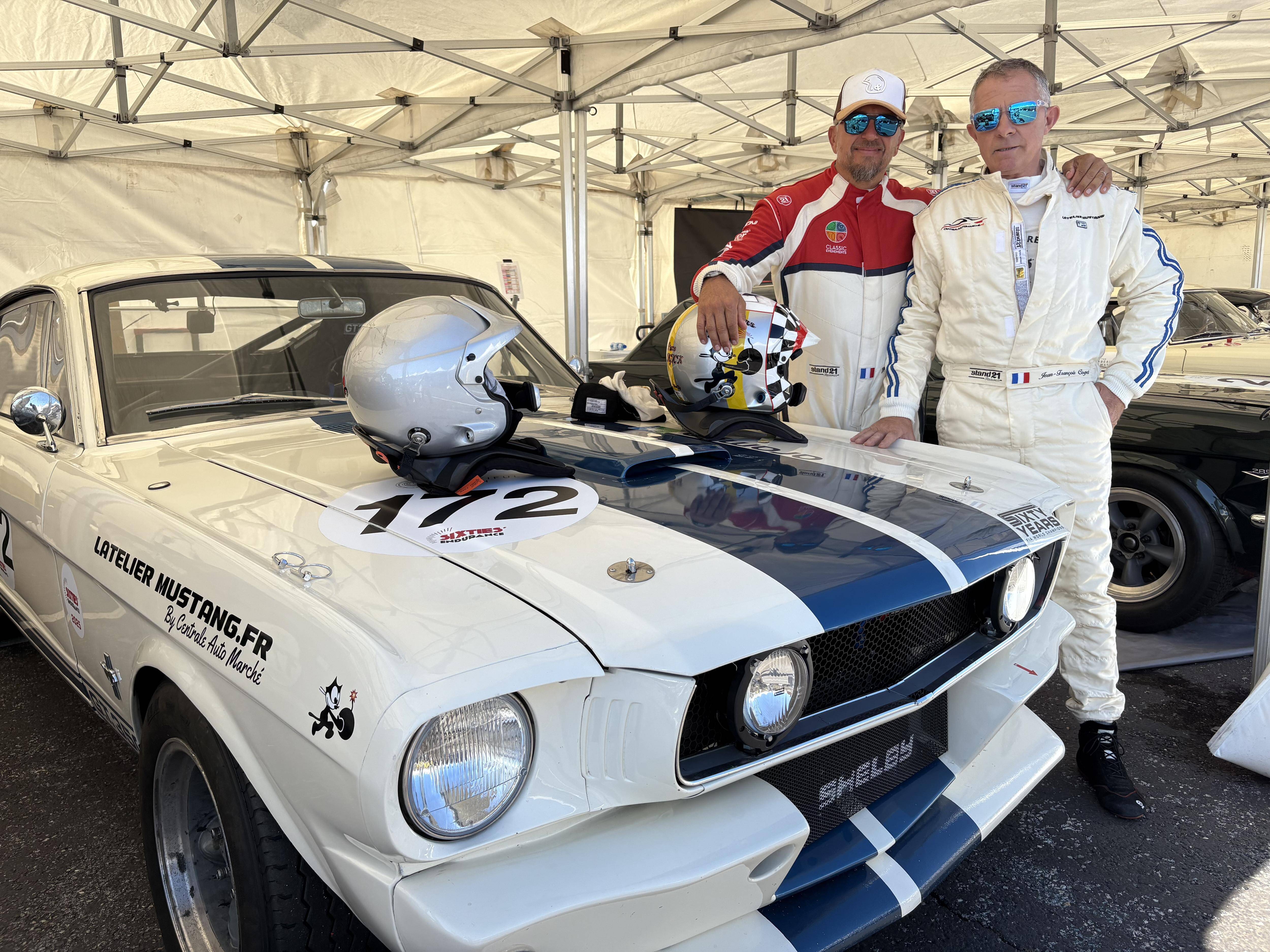 "Ce son me transporte": on a rencontré le présentateur cannois de l'émission Automoto dans le paddock des Dix Mille Tours au Castellet