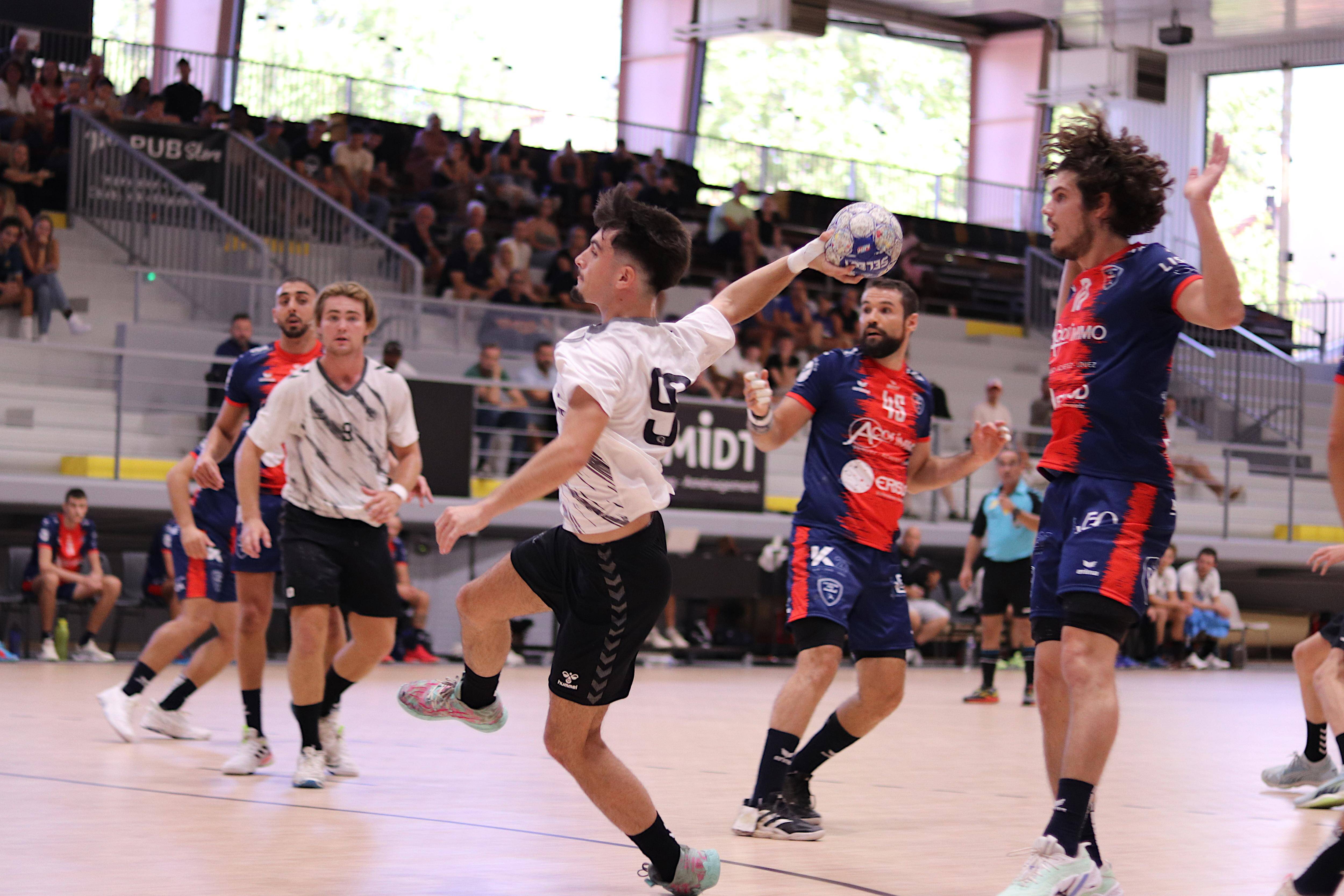 Handball: menés de 2 buts à l'entame de la dernière minute, les espoirs Dracénois arrachent le match nul face à La Seyne