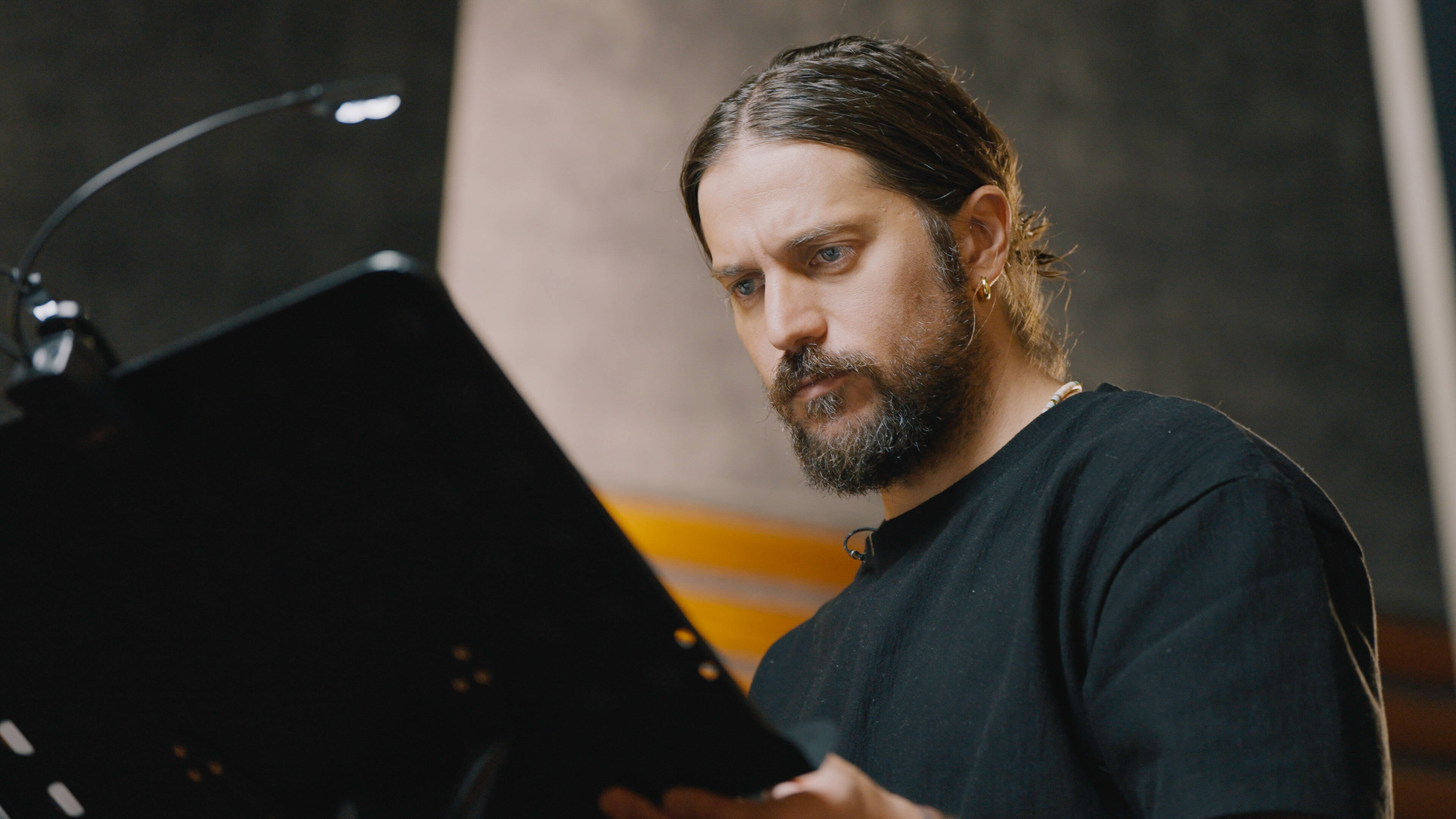 Le Niçois Lucas Bravo s'essaie au livre audio avec "Orgueil et préjugés" sur Audible