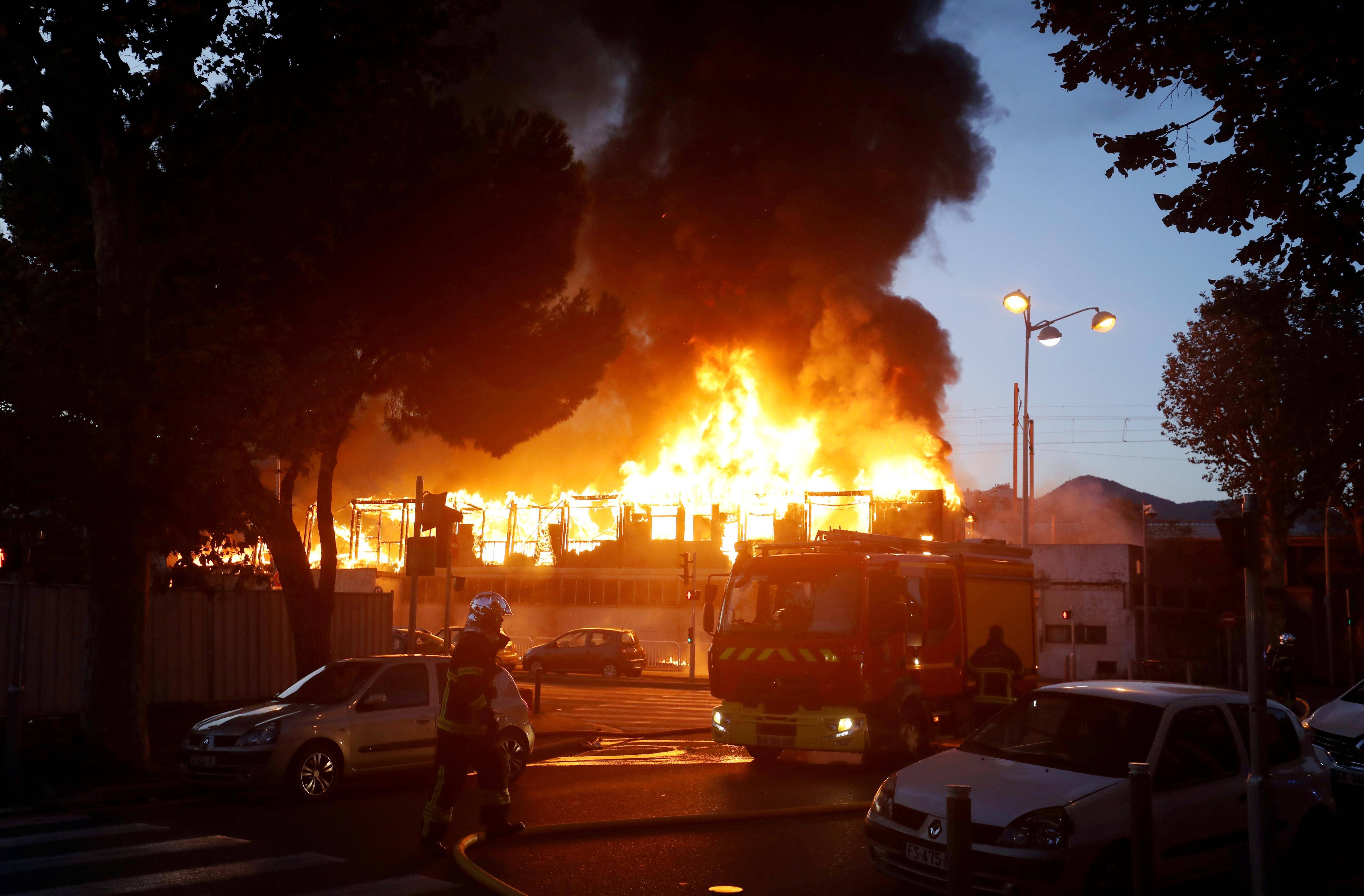 Incendie de la place de la Brigue: pas de victime selon la Ville de Nice, qui exige "la vérité sur cette affaire"
