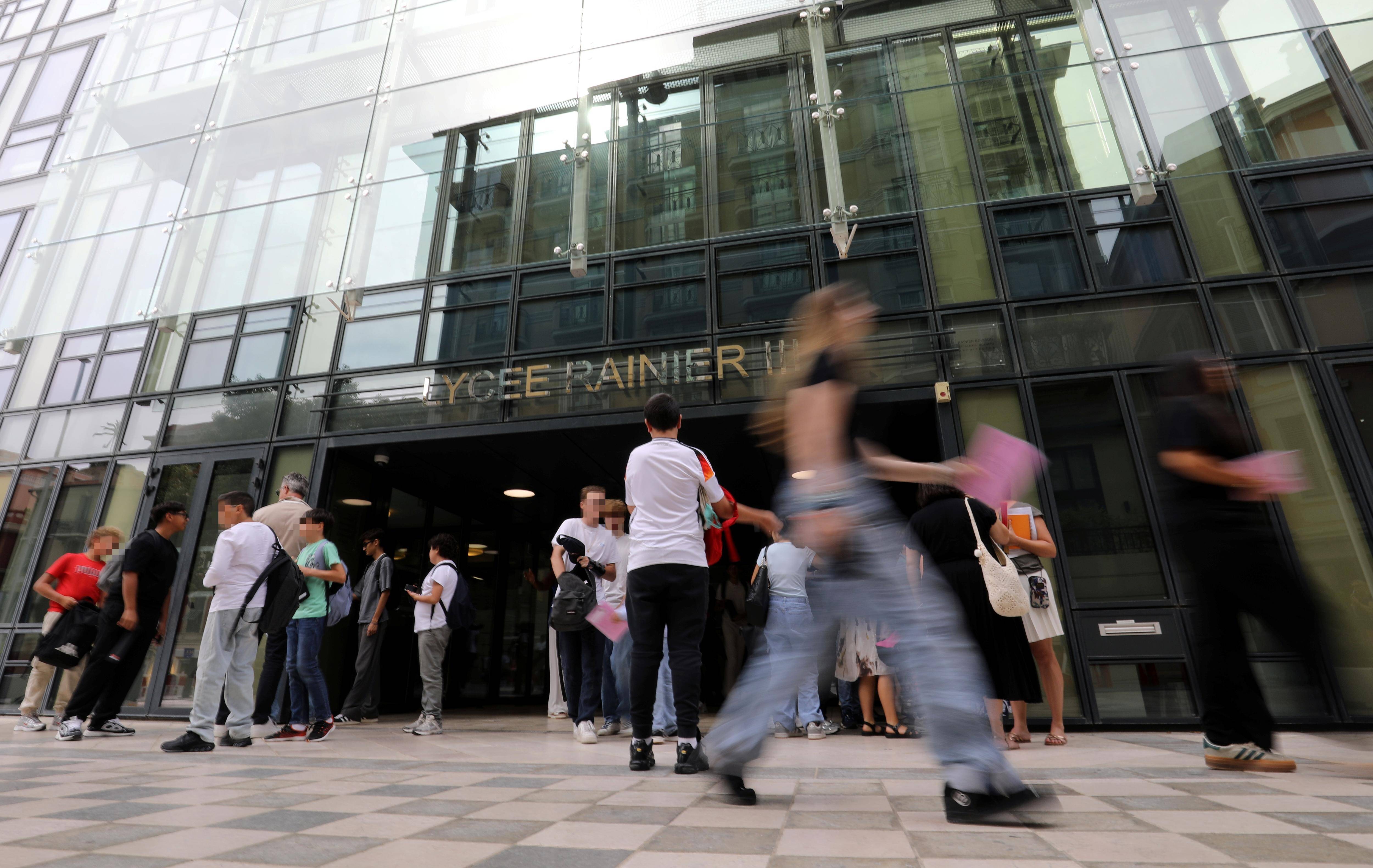 5.700 élèves ont fait leur rentrée à Monaco sans téléphone, avec un couvre-feu numérique et parfois même un déménagement