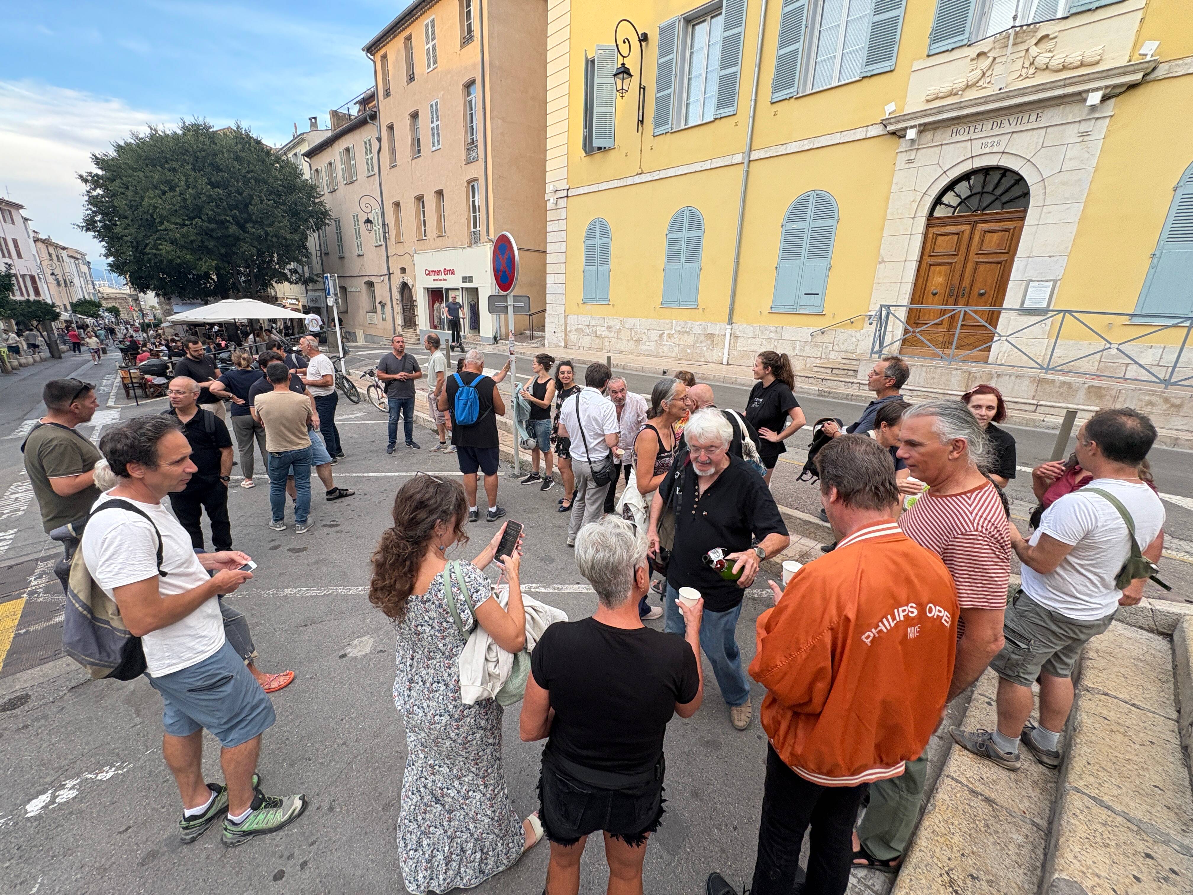 "Ce n'est que le début": le "pot de départ" de François Bayrou célébré ce lundi soir à Antibes