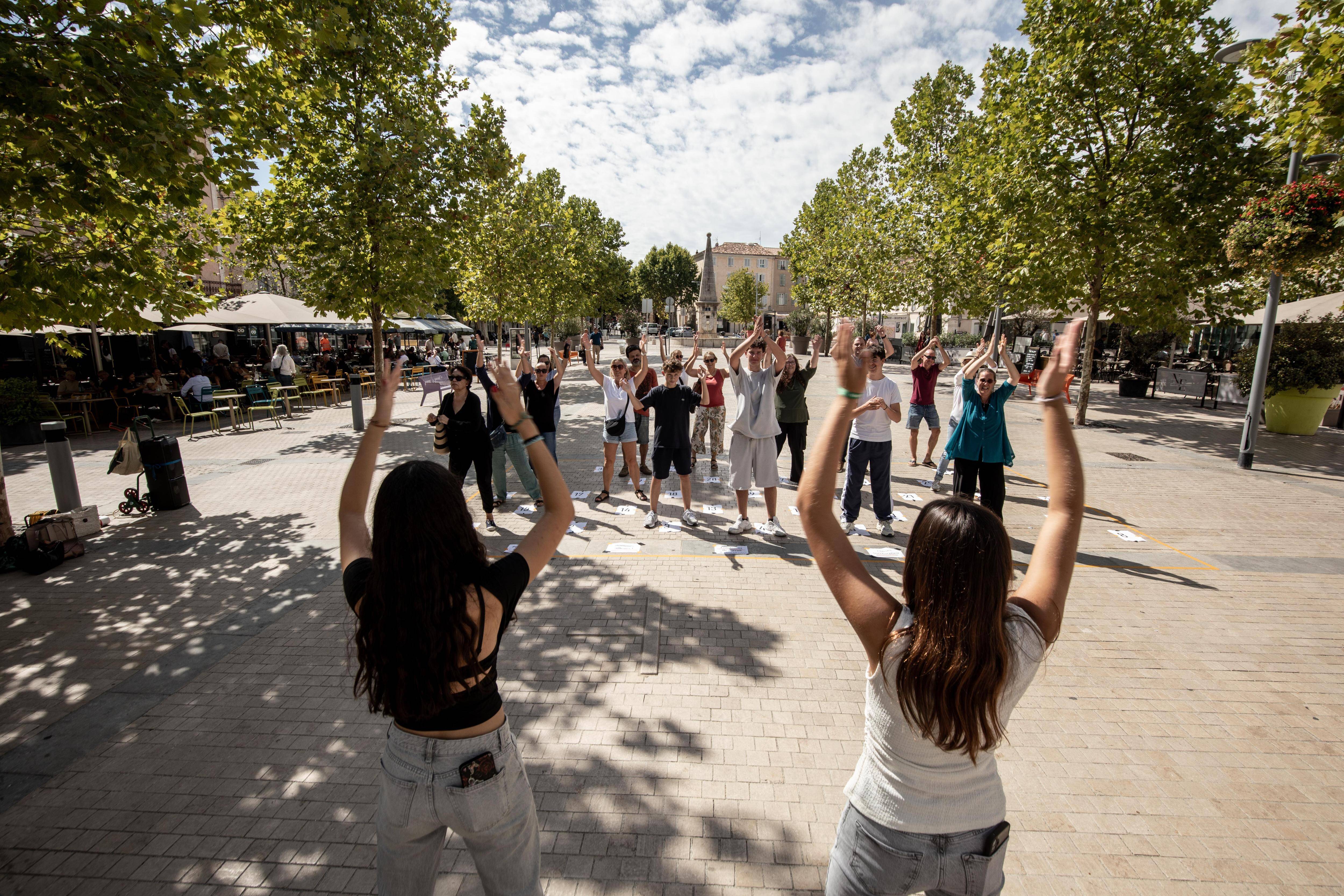 Une flash-mob organisée pour alerter sur les conditions d'enseignements dans ce lycée de Saint-Maximin