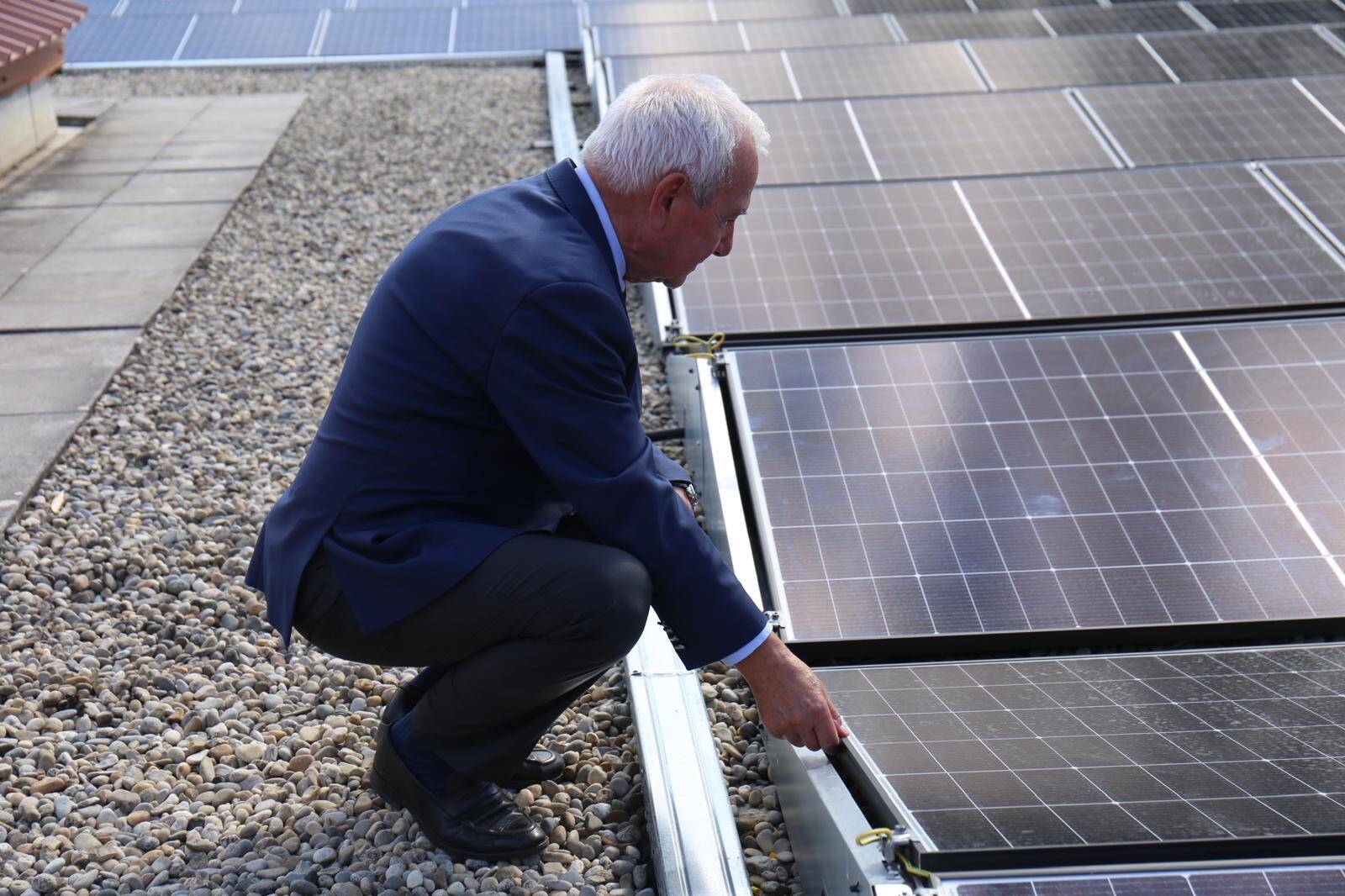 "Si on ne récupère pas cette énergie, c'est plus que du gâchis": l'agglomération d'Antibes étend son réseau de panneaux photovoltaïques à Valbonne