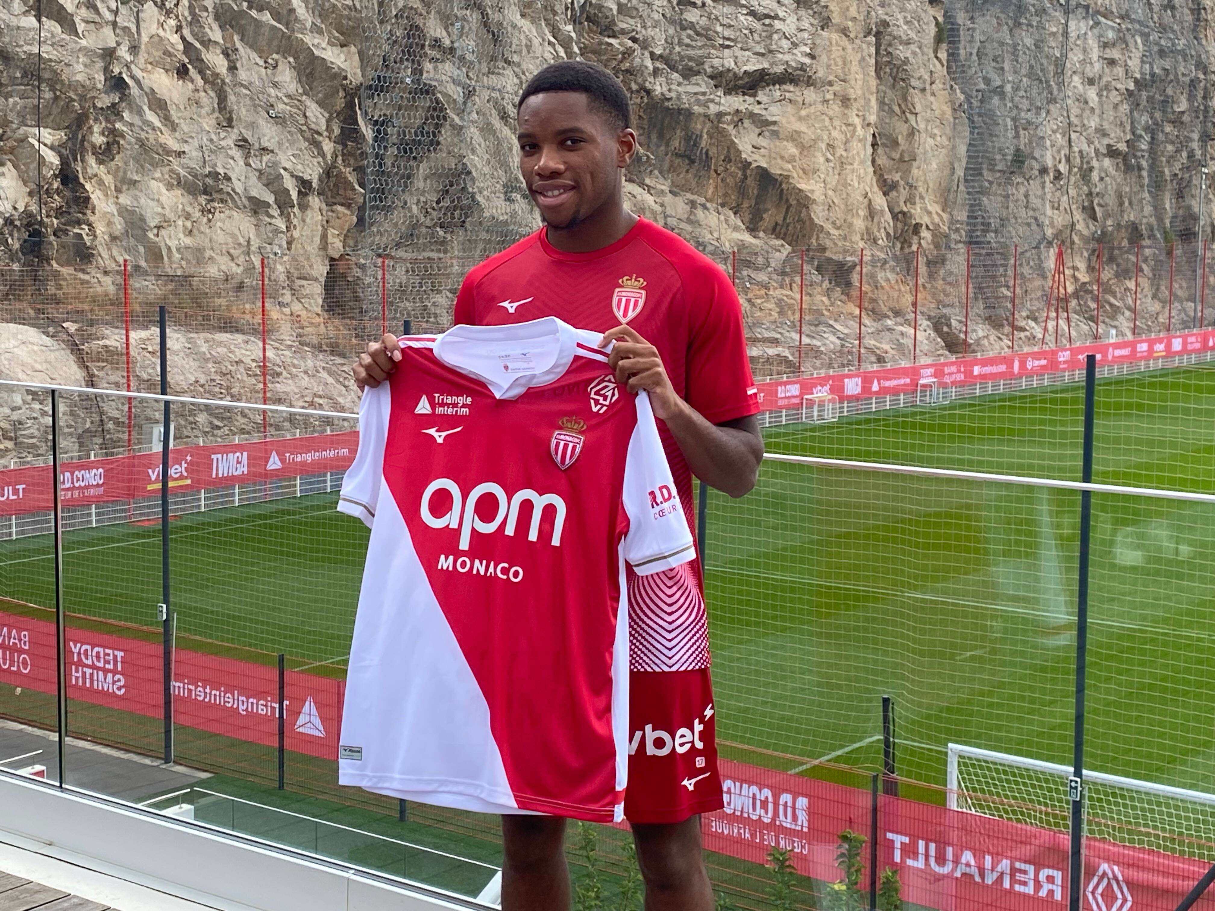"J'espère apporter du plaisir aux fans": le nouvel ailier de l'AS Monaco Stanis Idumbo présenté ce jeudi