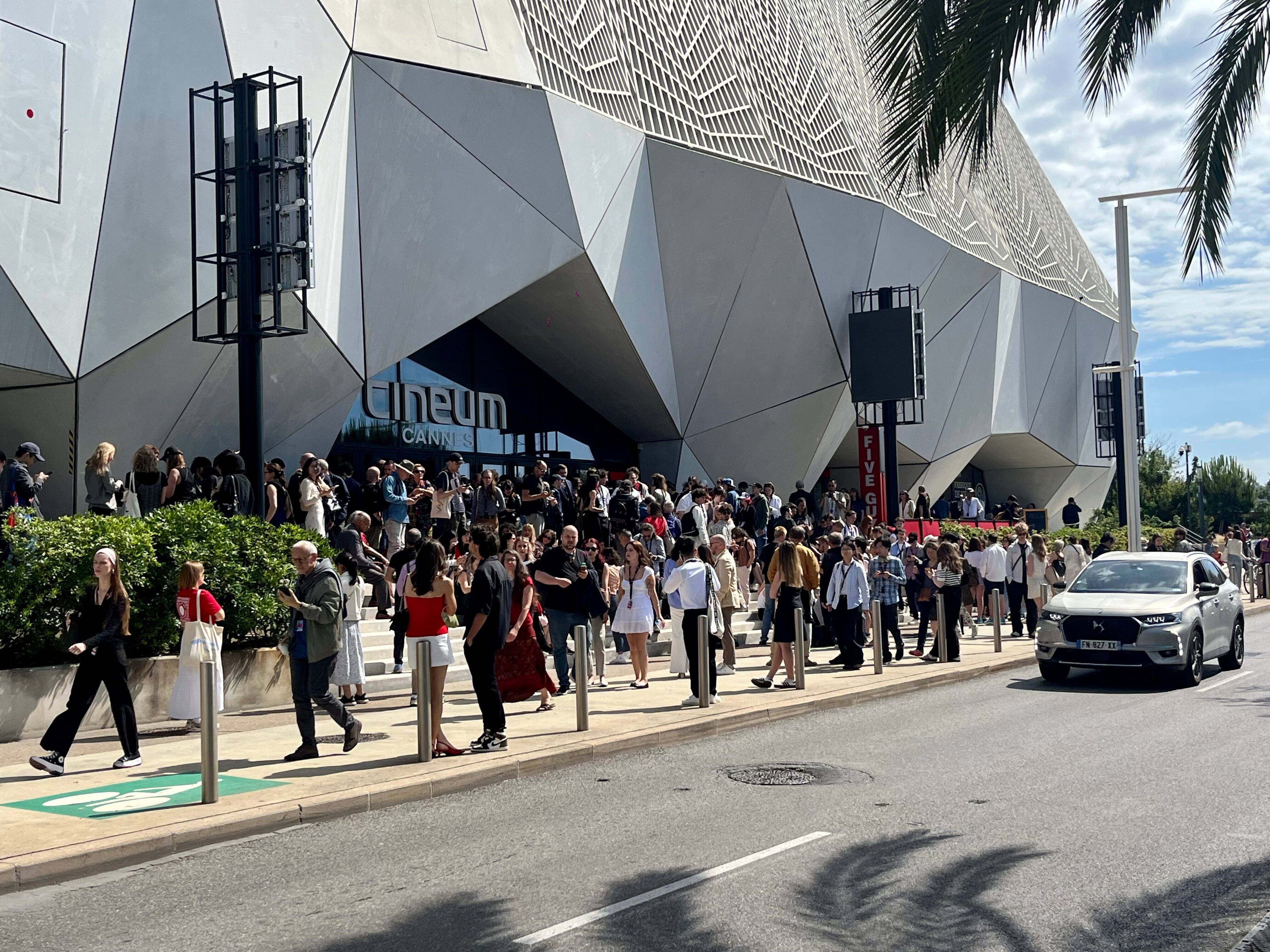 Une jeune fille dans un état grave après avoir été percutée par un scooter à Cannes