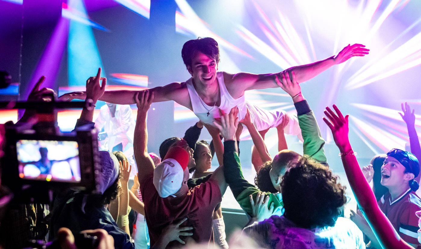 "Comment ne pas évoquer la violence de l'industrie du disque? Ils ont été au sommet, très vite, avant d'être abandonnés": Mikaël Mittelstadt dans la peau de Filip des 2be3 pour TF1