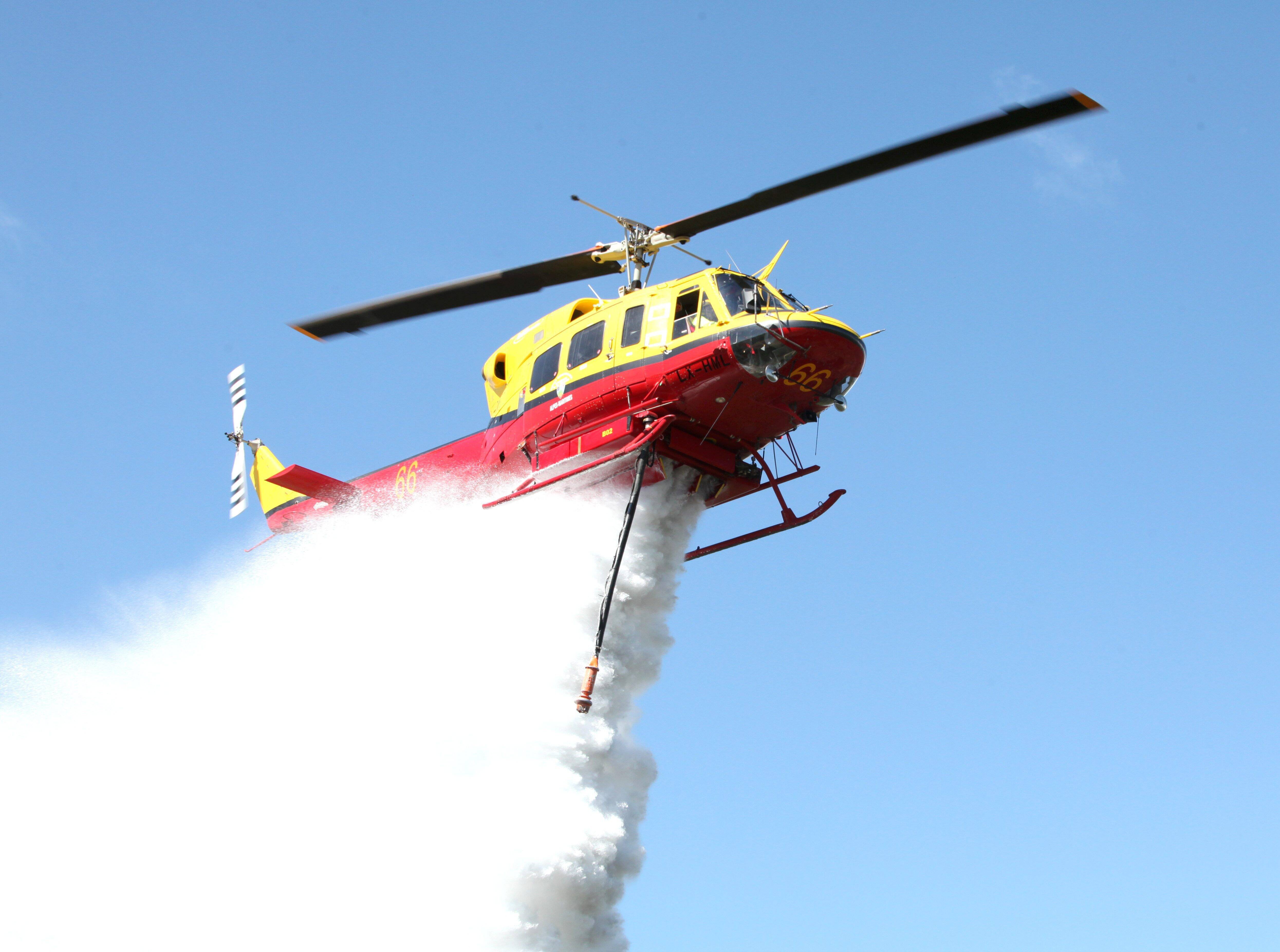"On n'est pas sorti de la période critique": trois hélicoptères bombardiers d'eau mobilisés à la Gaude à cause d'un écobuage interdit