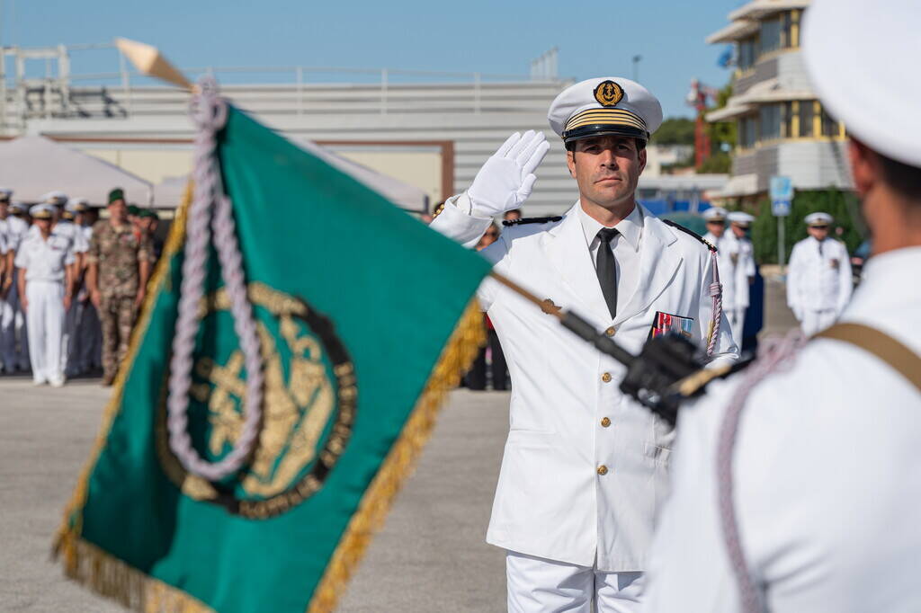 Le capitaine de corvette Barthélémy R. a pris le commandement de la Flottille Amphibie
