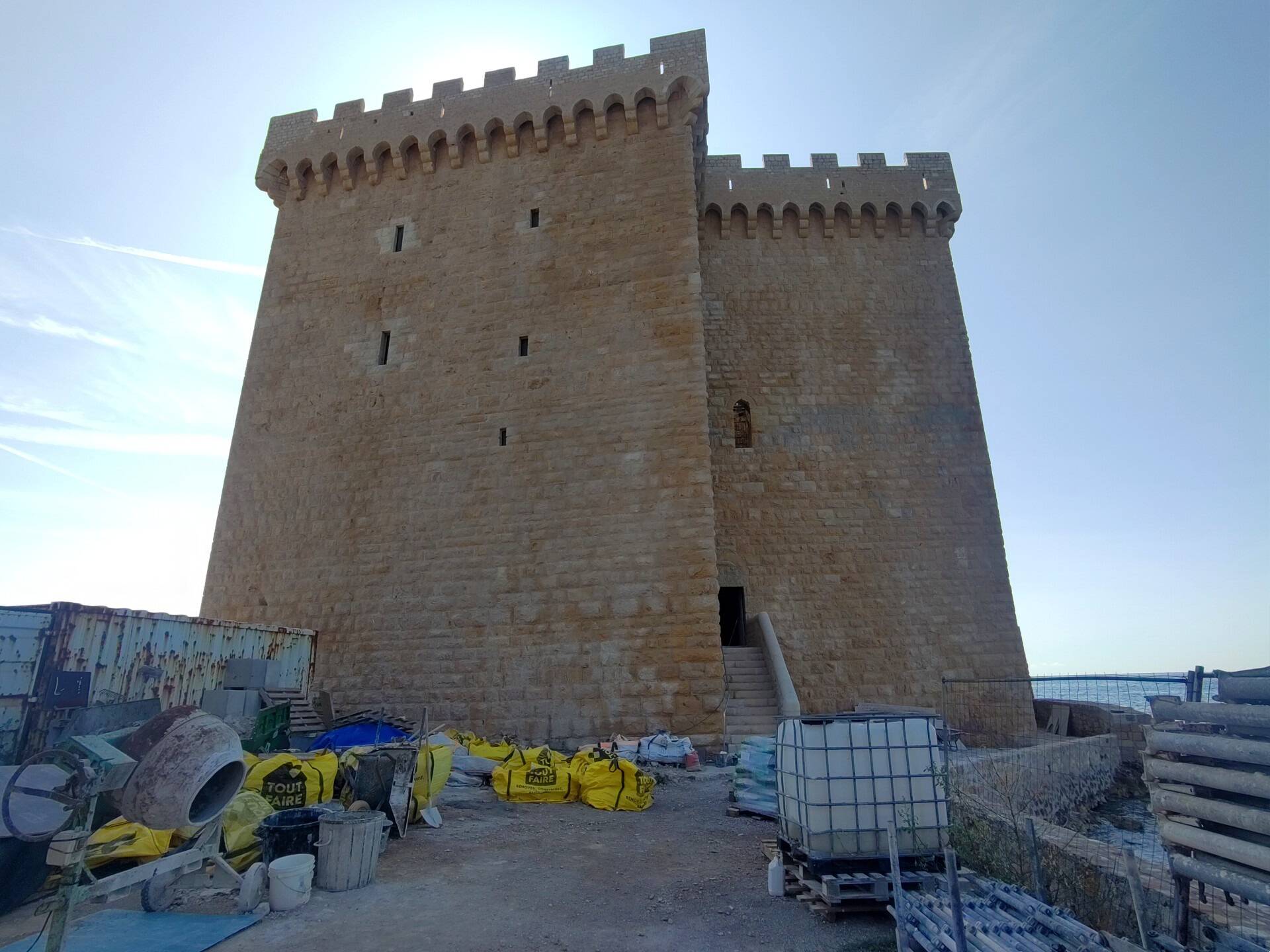 Après 5 ans et 8M¬ de travaux, la tour monastère de l'île Saint-Honorat totalement rénovée au large de Cannes
