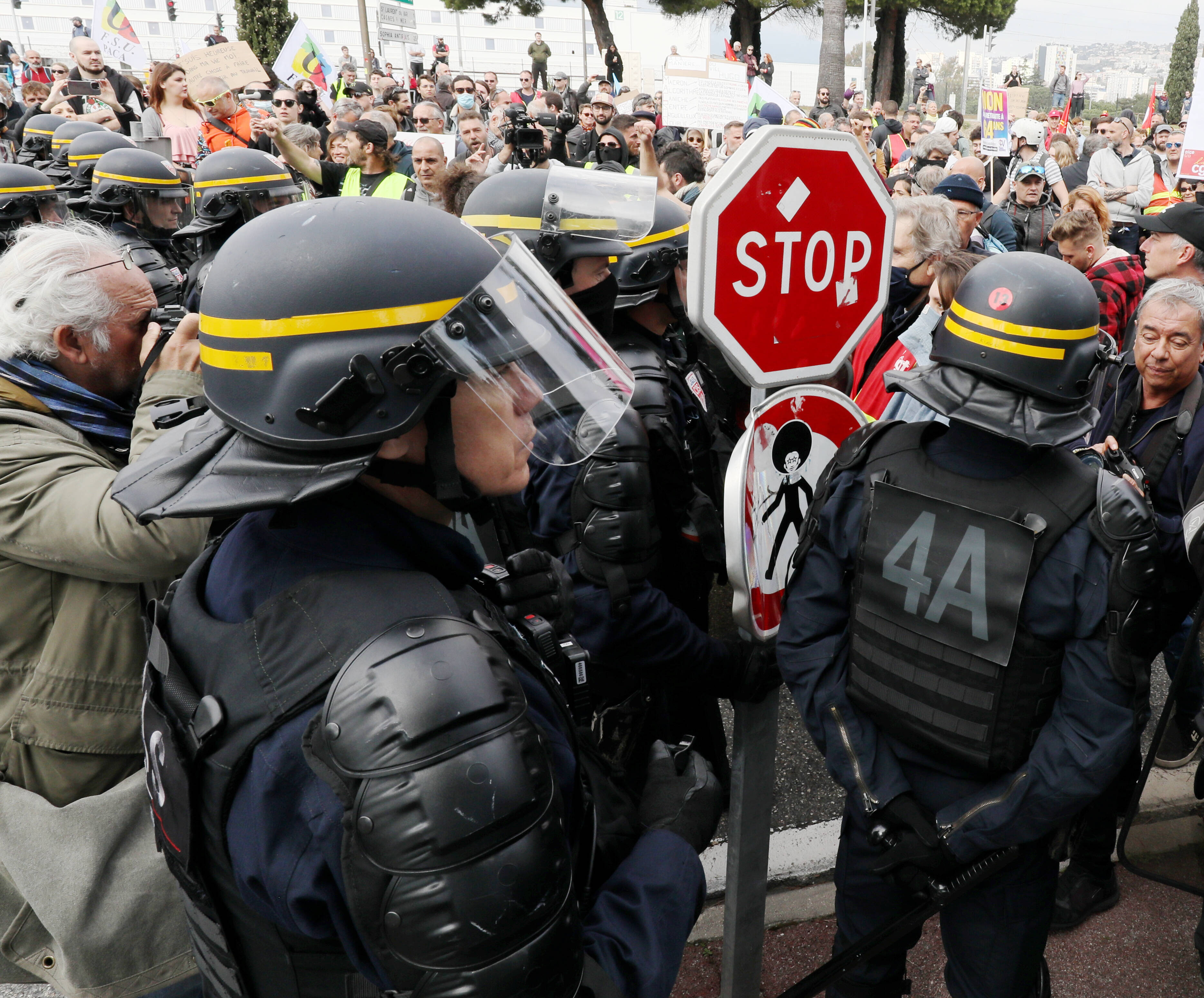 Grève du 18 septembre: une opération escargot annoncée sur l'autoroute A8 entre Nice et Antibes