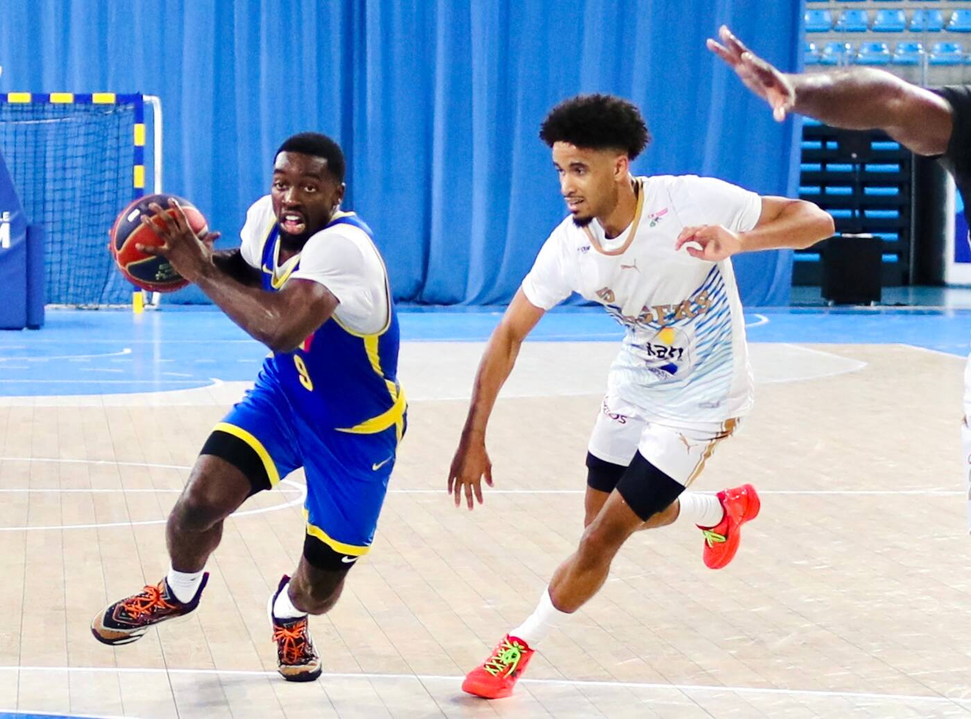 "Je suis excité et reconnaissant pour cette opportunité": Bensley Joseph, le basketteur polyvalent made in USA qui découvre le HTV