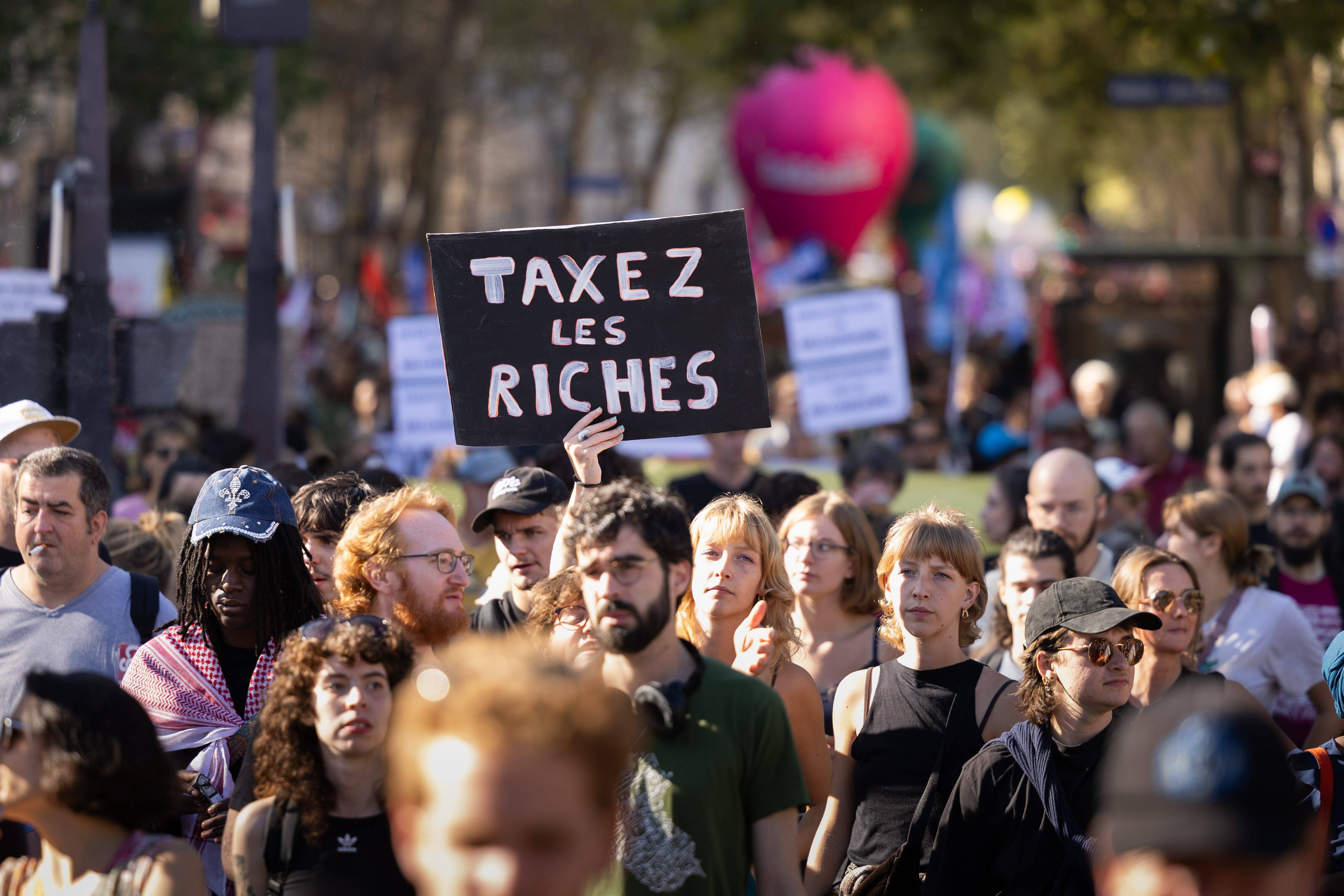 "Allons chercher l'argent là où il est": comment la taxe Zucman a fait son chemin dans l'opinion publique?