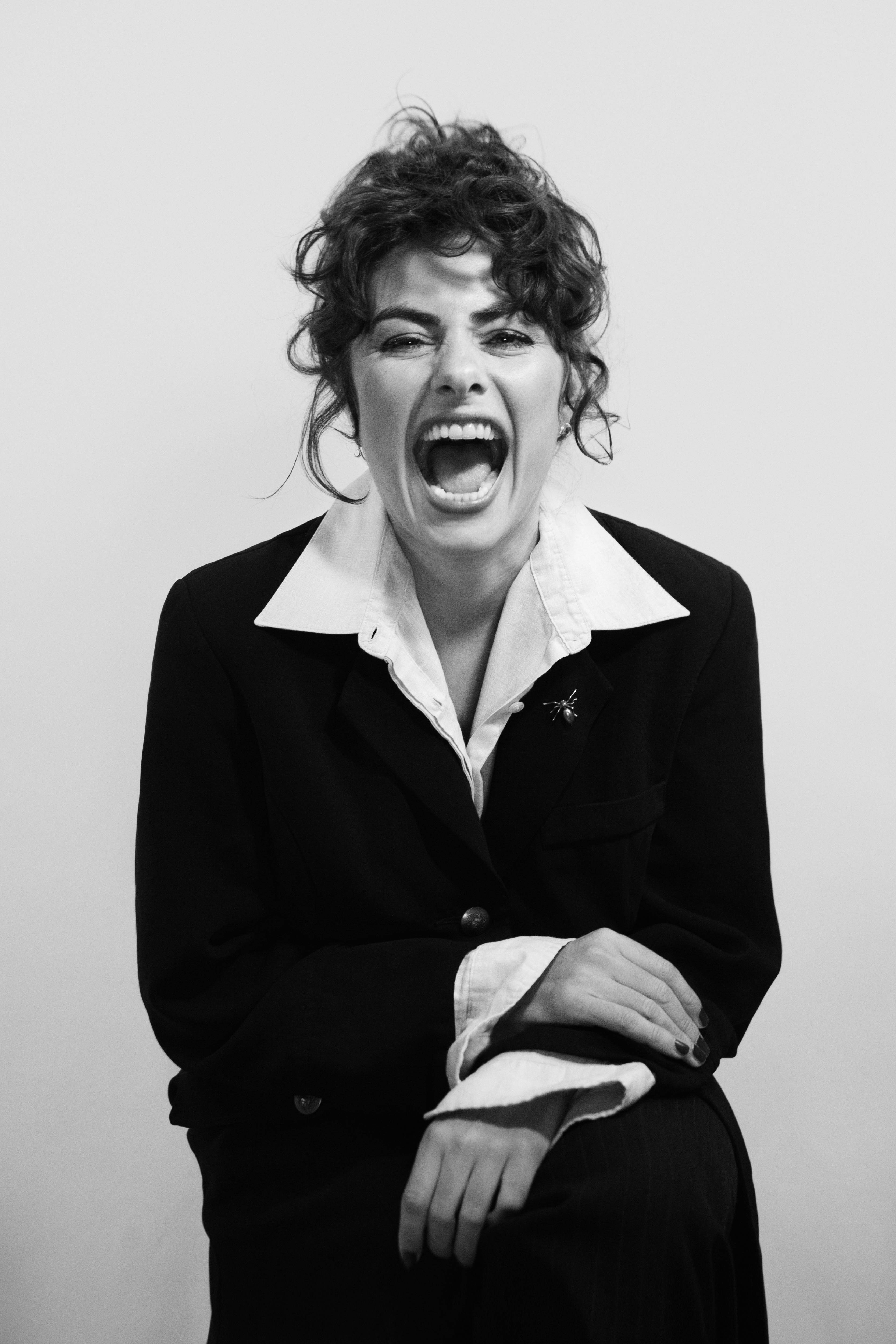 Molière du meilleur seule-en-scène en 2024, la comédienne et auteure azuréenne Eva Rami est de retour à Nice