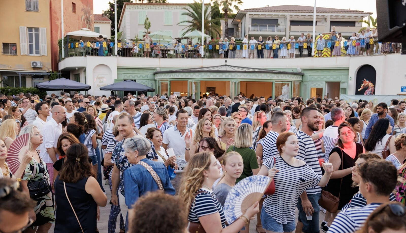 Grasse va accueillir L'Apéro des frenchies avec le thème des années 80 qui séduit toujours autant