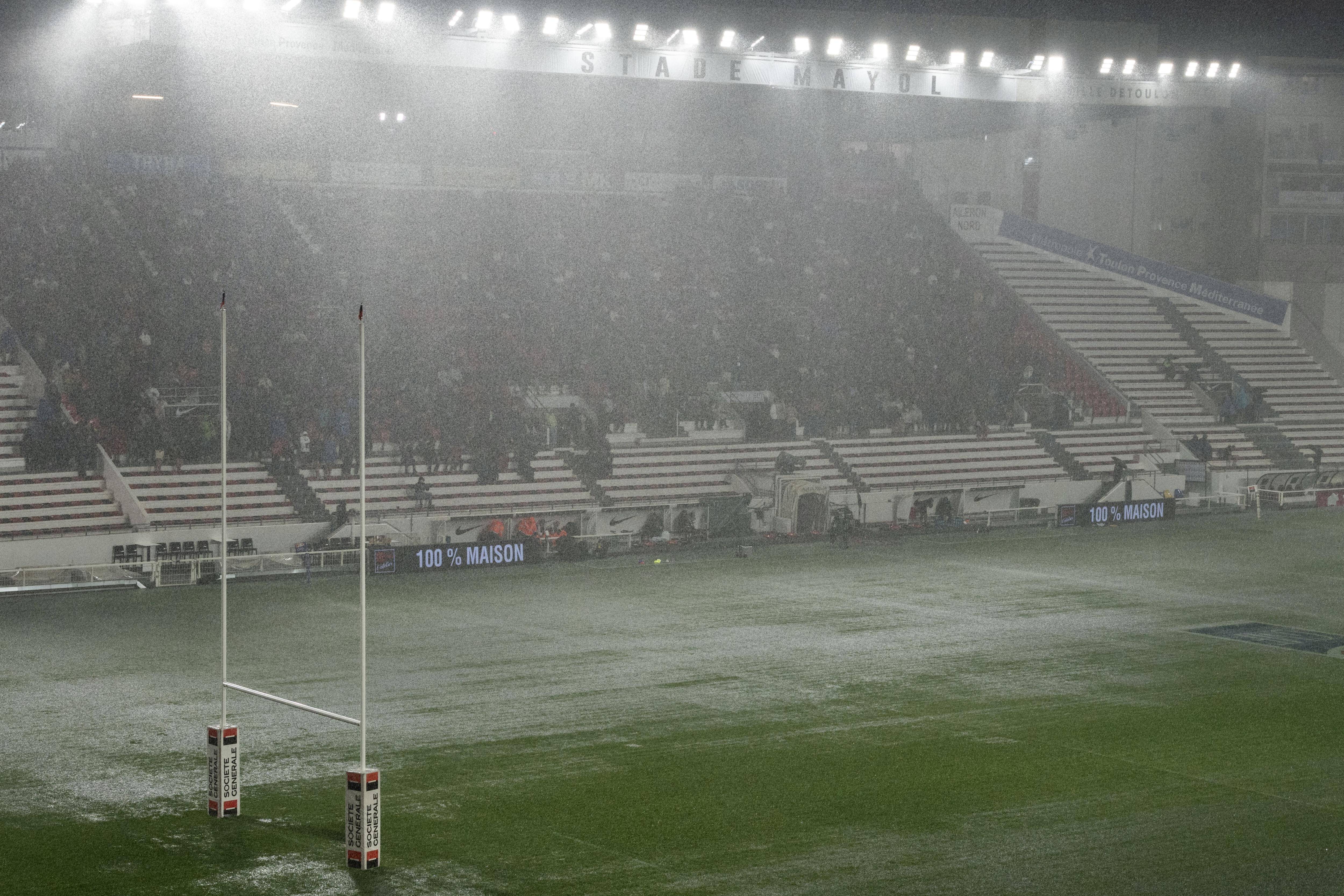 "Comment ont-ils pu laisser les gens se déplacer?": pourquoi le match RCT-La Rochelle a été reporté au dernier moment en pleine vigilance orange