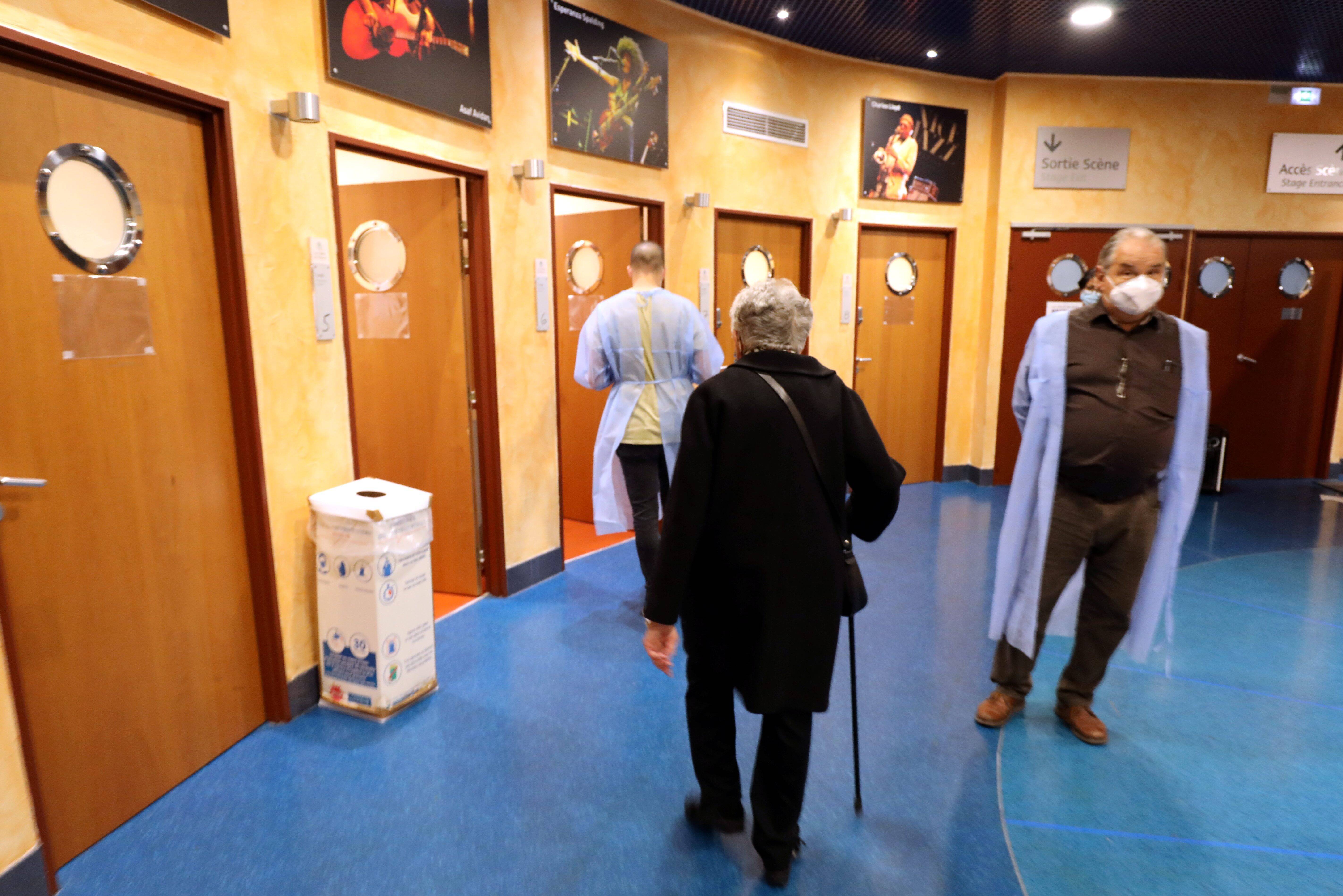 Pour faire vacciner les seniors à domicile à Saint-Paul-de-Vence, il écrit une lettre à Jean Leonetti