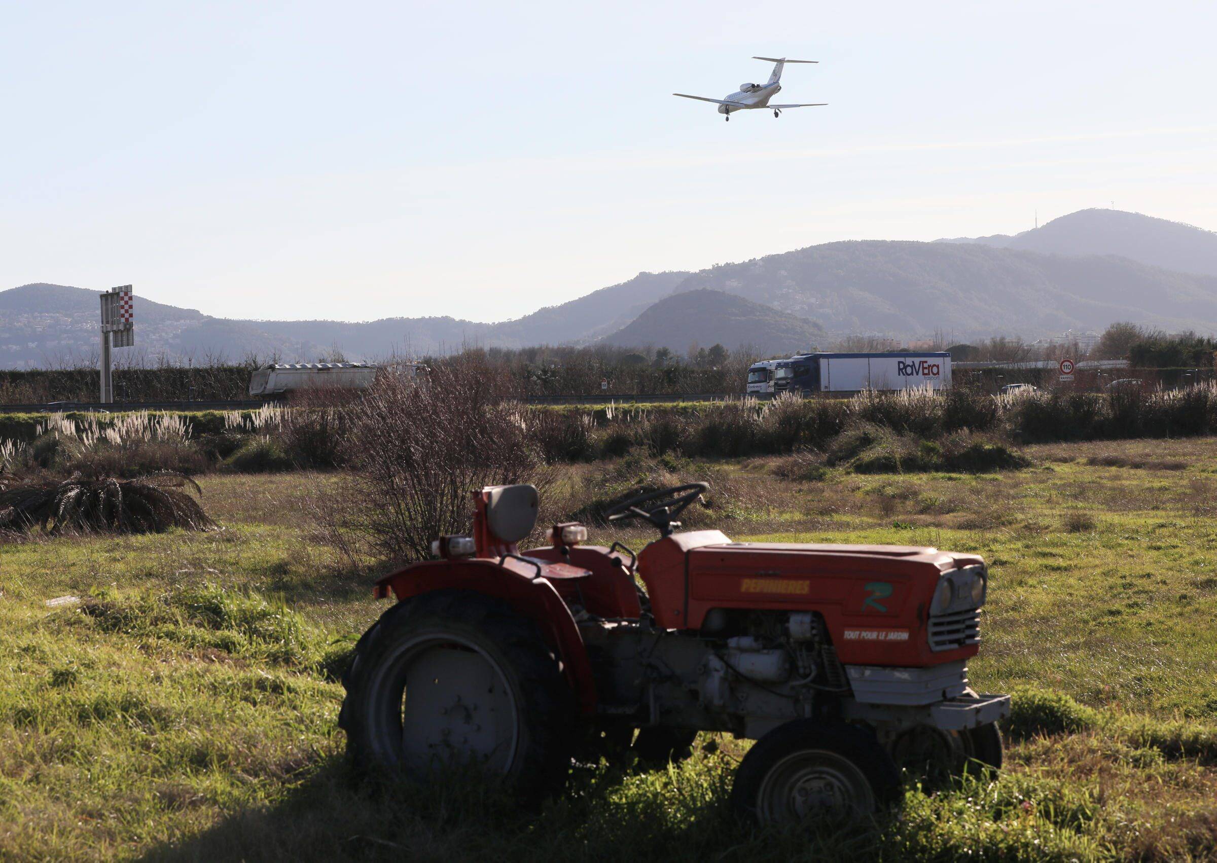 "Doit-on continuer avec l'aéroport... ou pas?" LAREM s'invite dans le débat autour de la nouvelle trajectoire vers Cannes-Mandelieu
