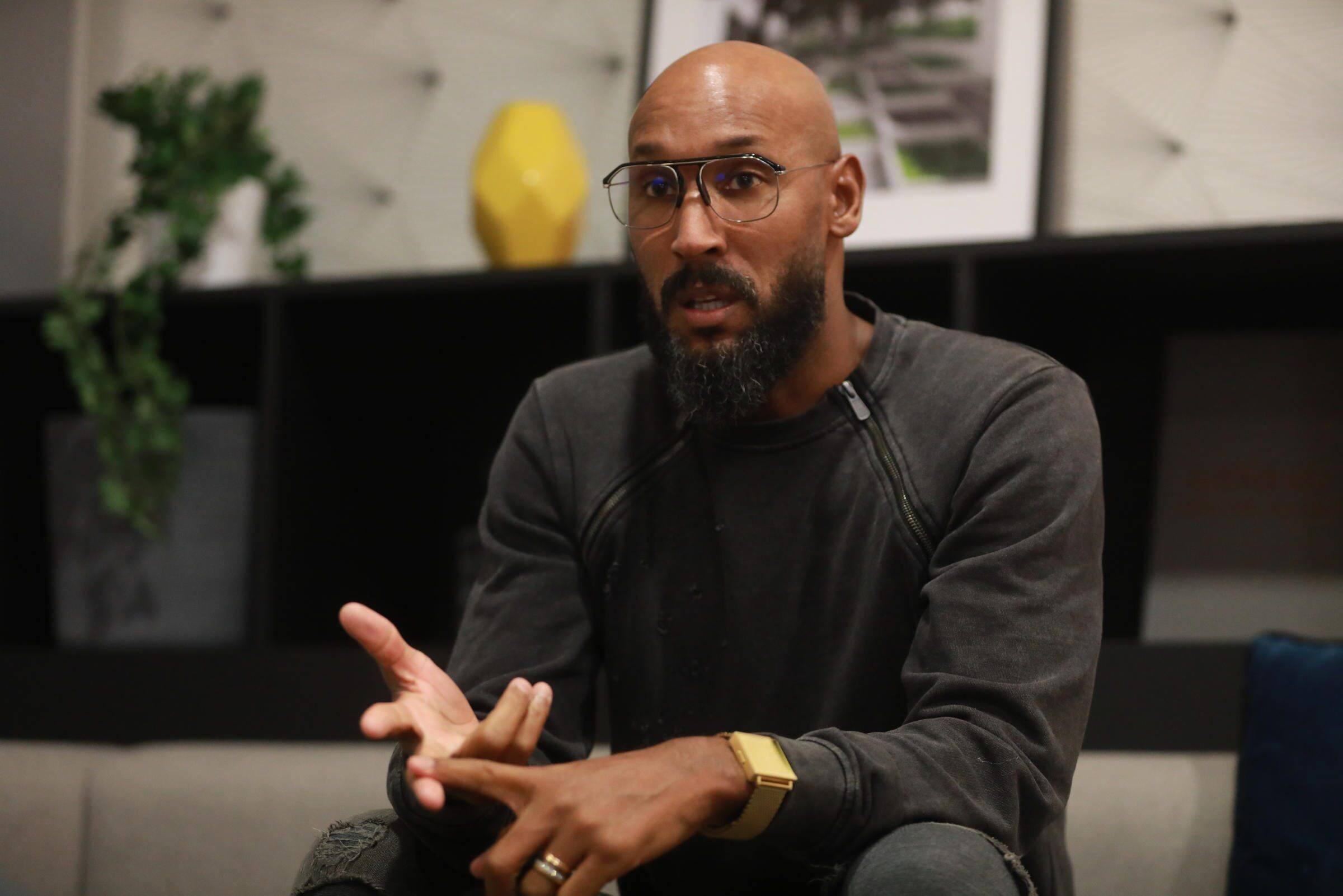 EXCLUSIF. Recrutement, objectifs, projet de club... Anelka se confie pour la première fois depuis son arrivée comme directeur sportif au Hyères FC