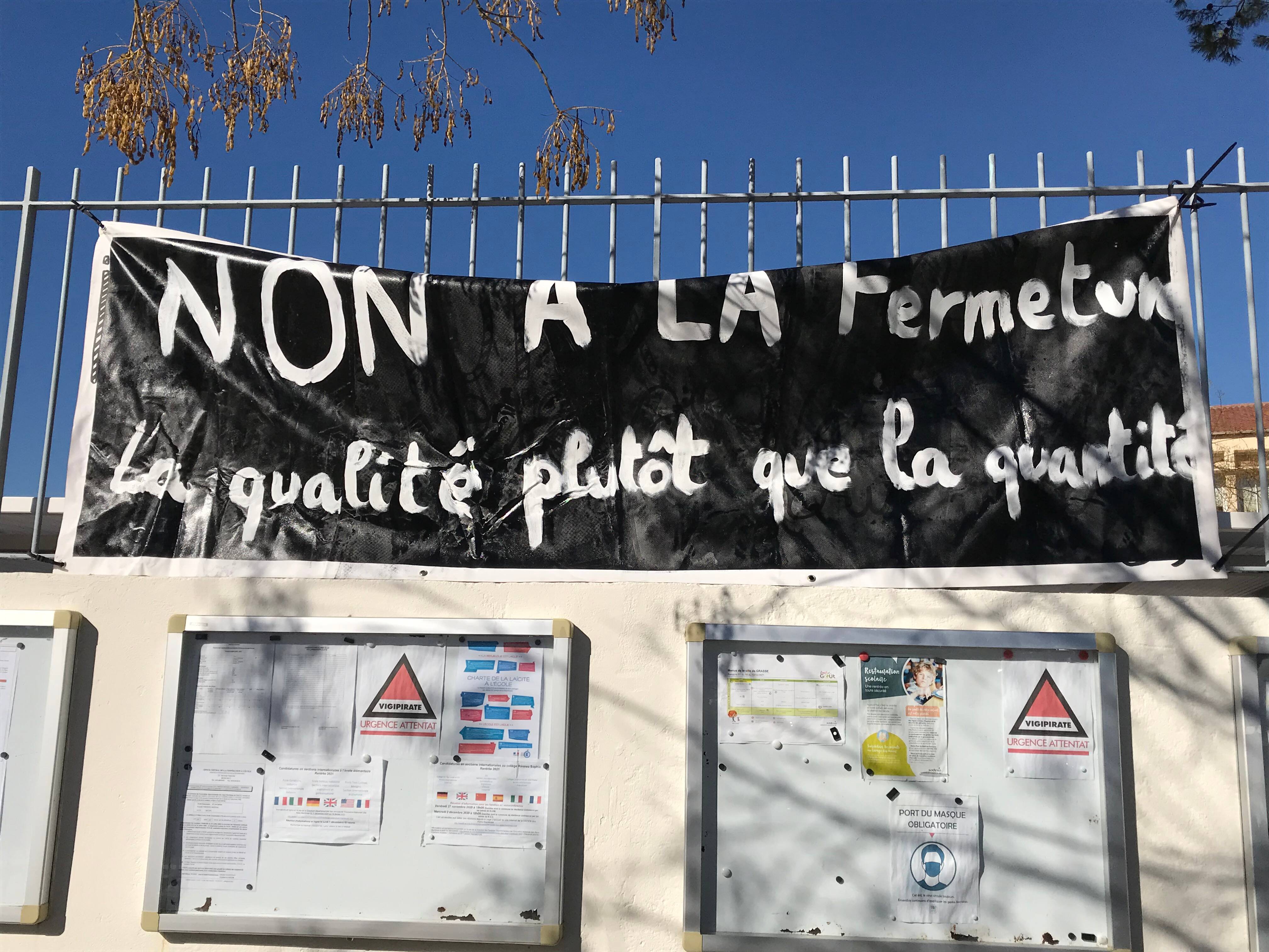 Fermetures de classes à Grasse: enseignants en grève et parents d'élèves manifestent ce vendredi devant le rectorat de Nice