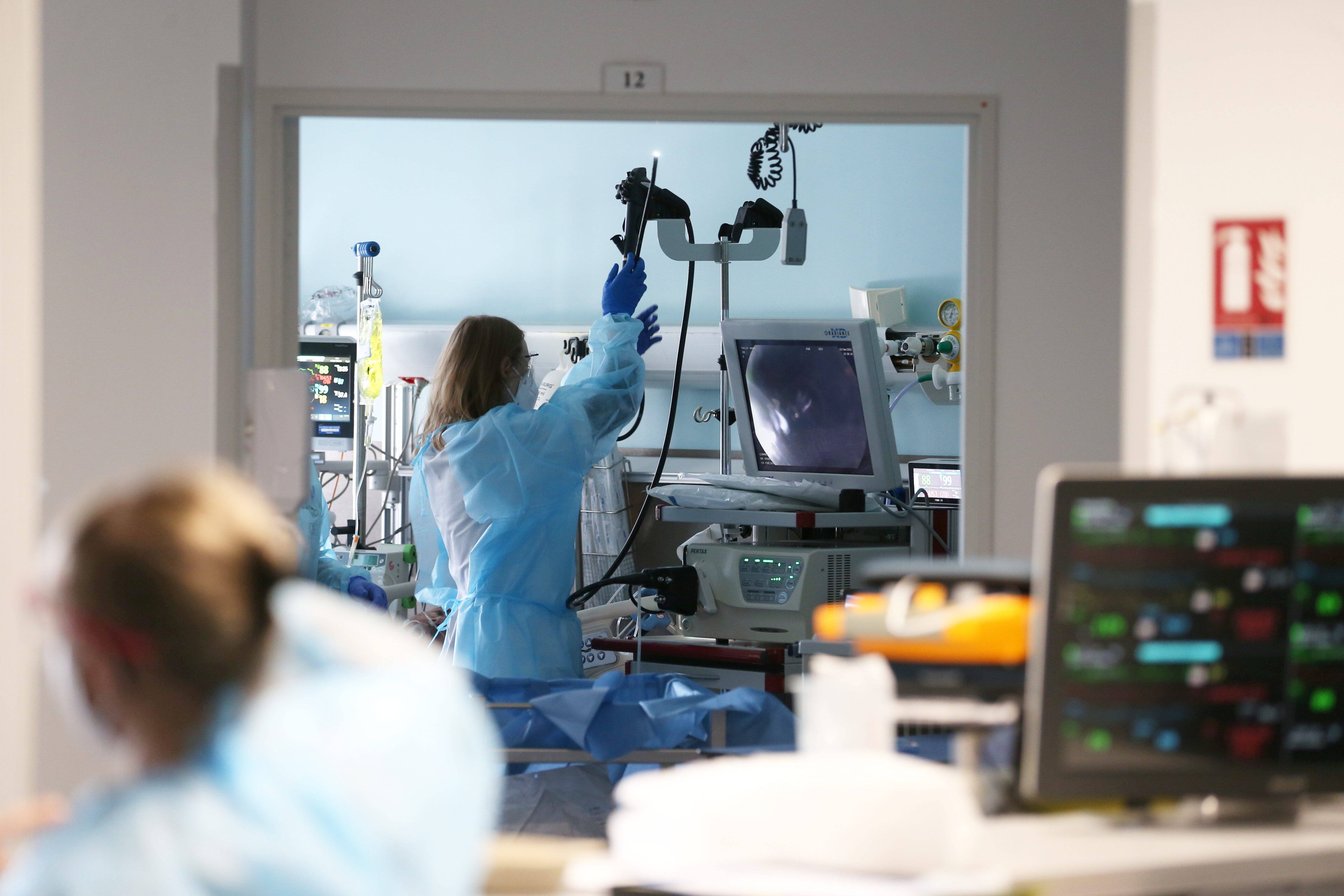 Covid-19: une dizaine de cas de variant sud-africain détectés depuis le début de la semaine dans les Alpes-Maritimes