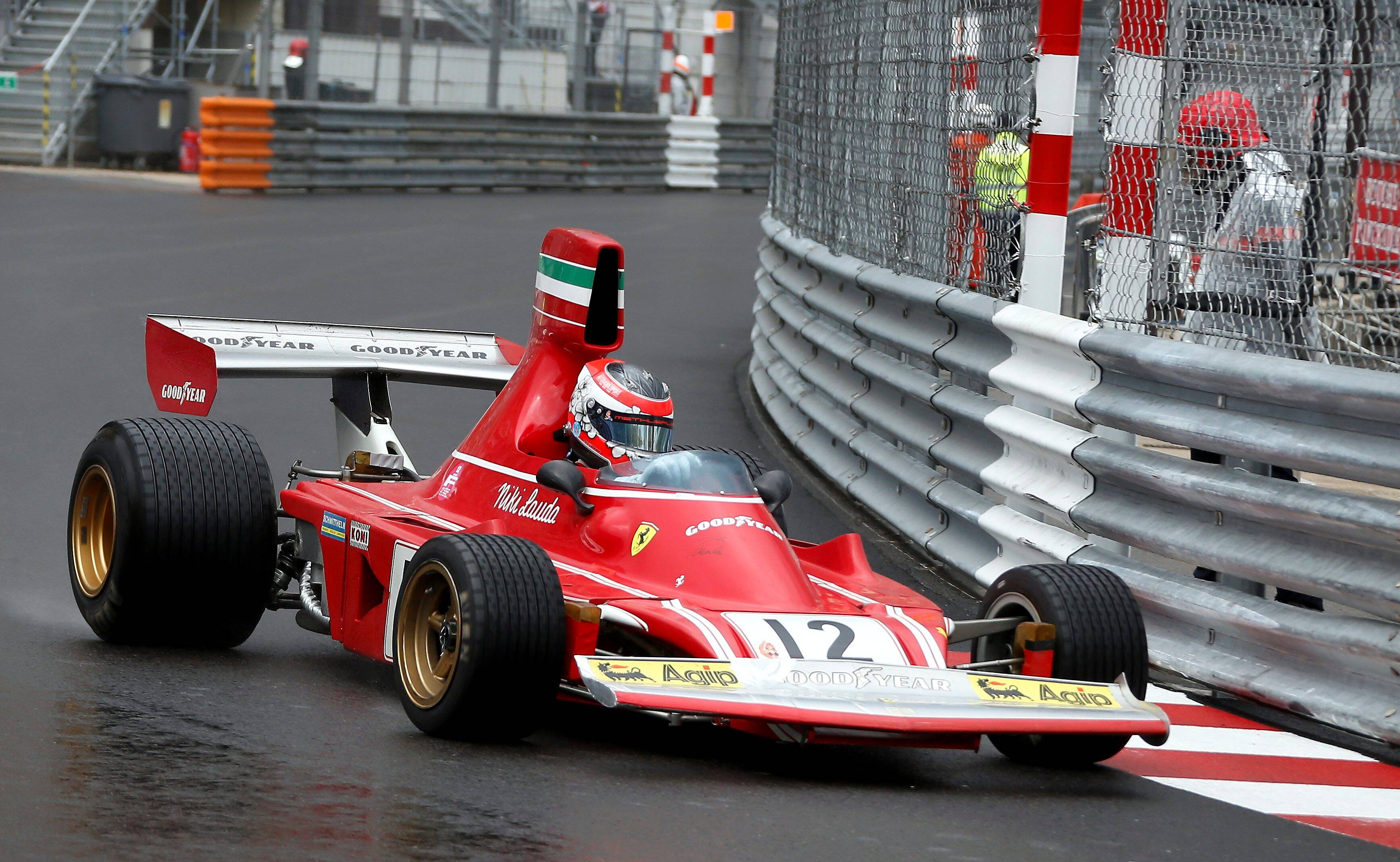 René Arnoux et Jean Alesi sur la grille de départ du 12e ...