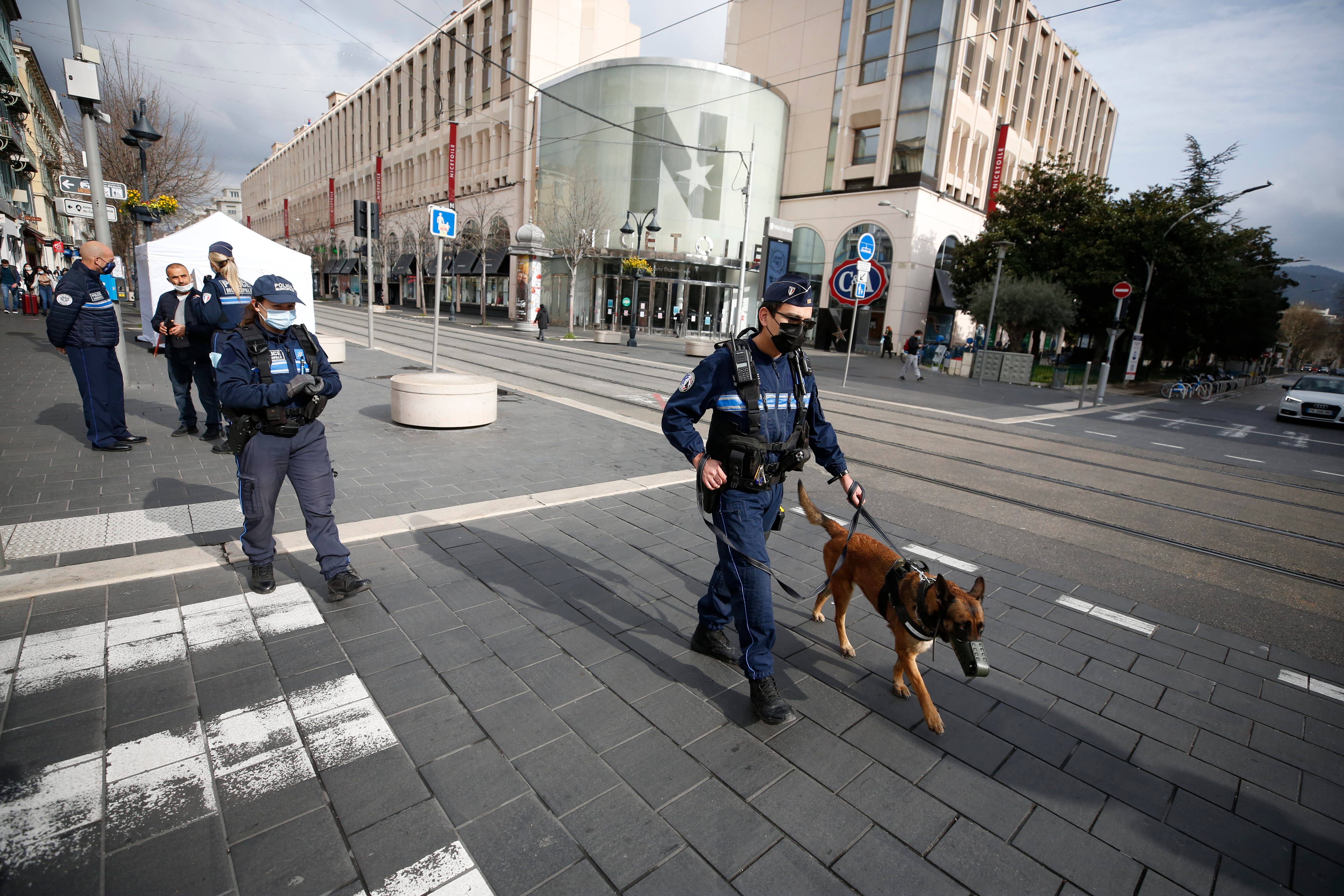 Confinement ce week-end dans les Alpes-Maritimes: tout ce qu'il faut savoir sur les mesures locales qui ont été prises