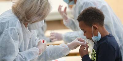 Plus de 200 enfants ont réalisé le test salivaire ce vendredi à Antibes