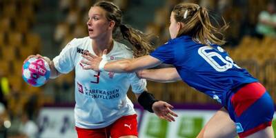 Handball: le coach et les joueuses de Toulon/Saint-Cyr 