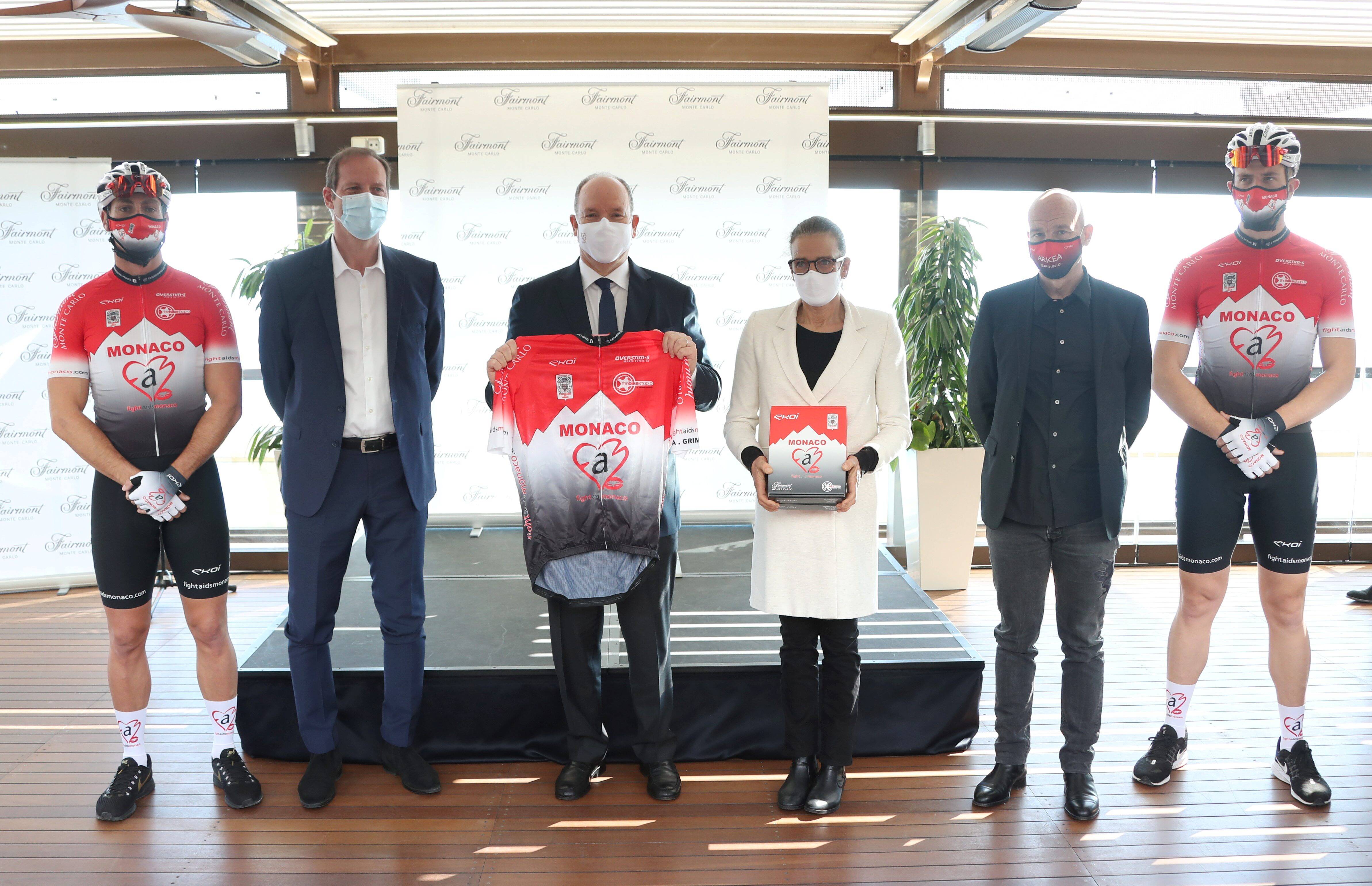 Les carabiniers à vélo pour Fight Aids Monaco