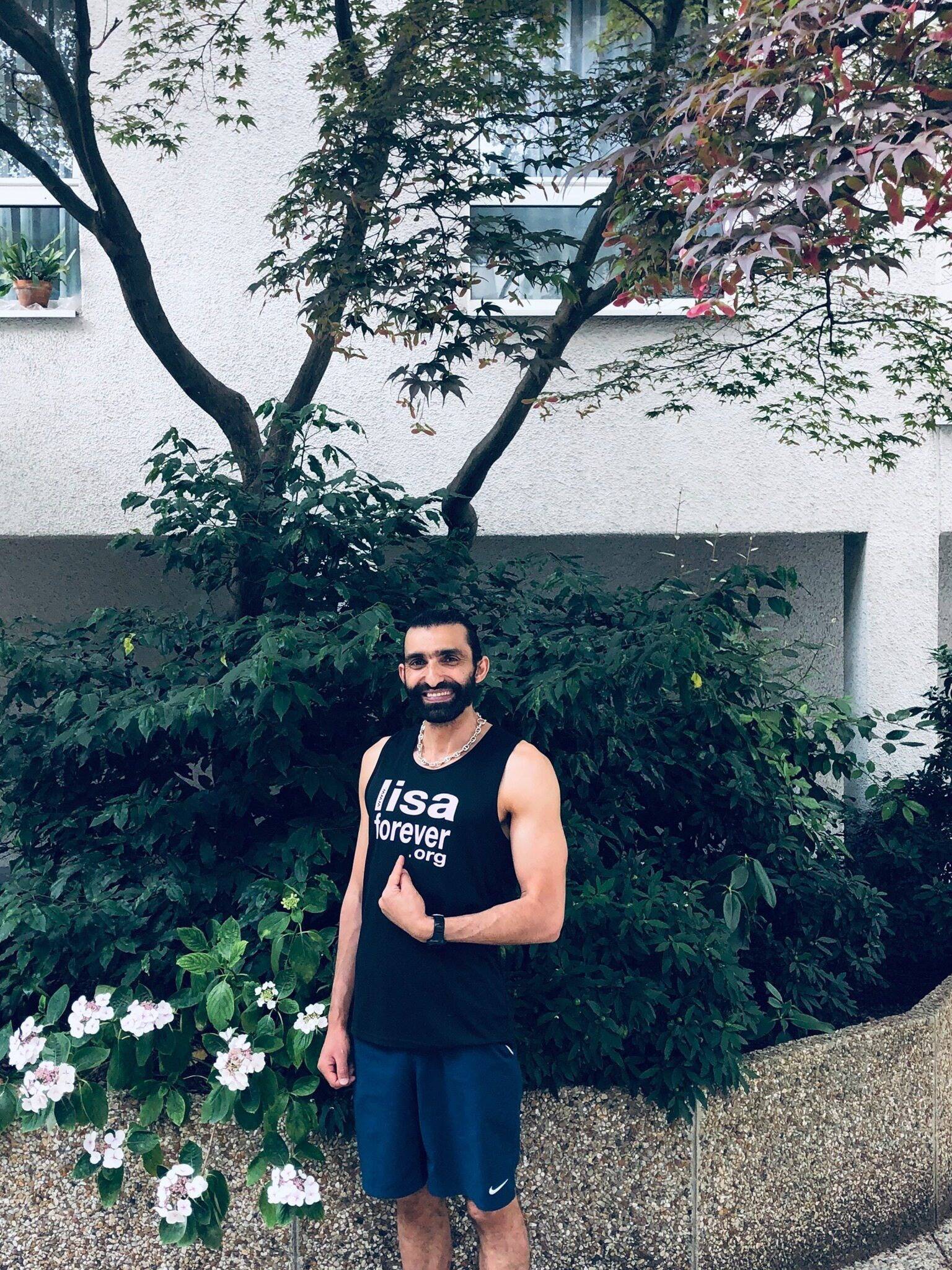 "Courir un marathon par jour pour la bonne cause", le défi fou de Hakim Makhlout