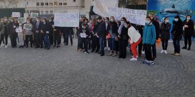 Parents et professeurs s'opposent à une fermeture de classe au collège de Carros