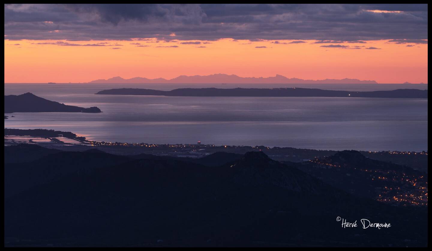 Photos Vue Du Coudon A Toulon La Corse Apparait Nettement A L Horizon A Plus De 0 Km Var Matin Photos Vue Du Coudon A Toulon La Corse Apparait Nettement A L Horizon A Plus De 0 Km Var Matin
