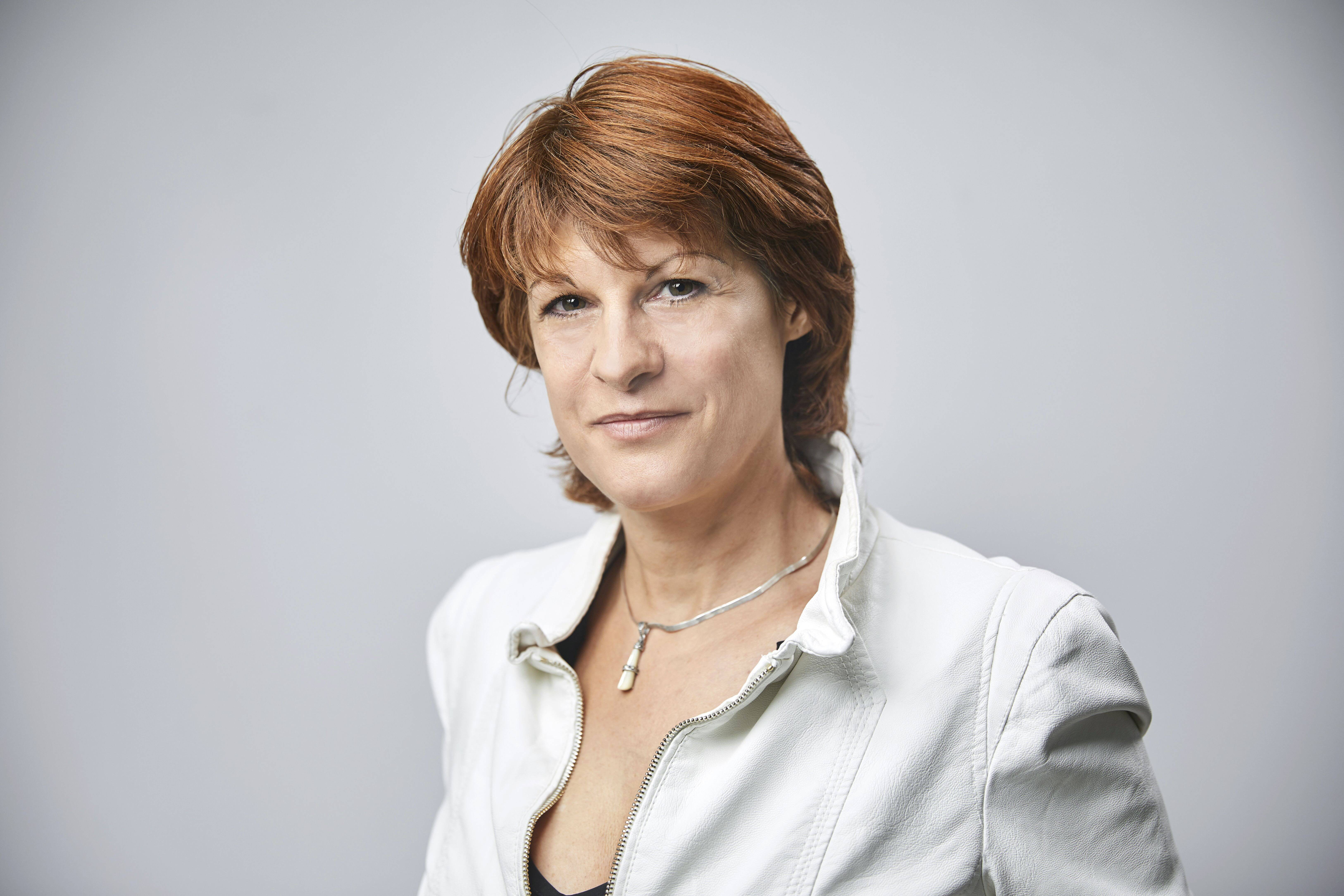 "Je suis une passeuse de mémoire": Mireille Calmel raconte le tome 2 de "La louve cathare"