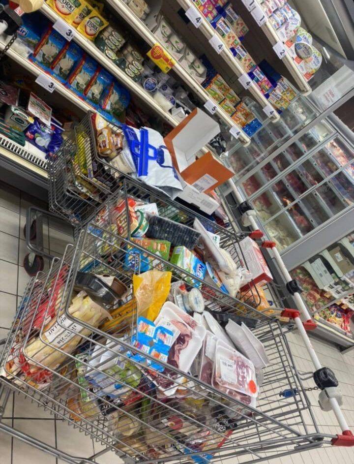 VIDEO. Pas de personnel en caisse le 1er-Mai, les clients ne supportent pas l'attente et abandonnent leurs chariots pleins