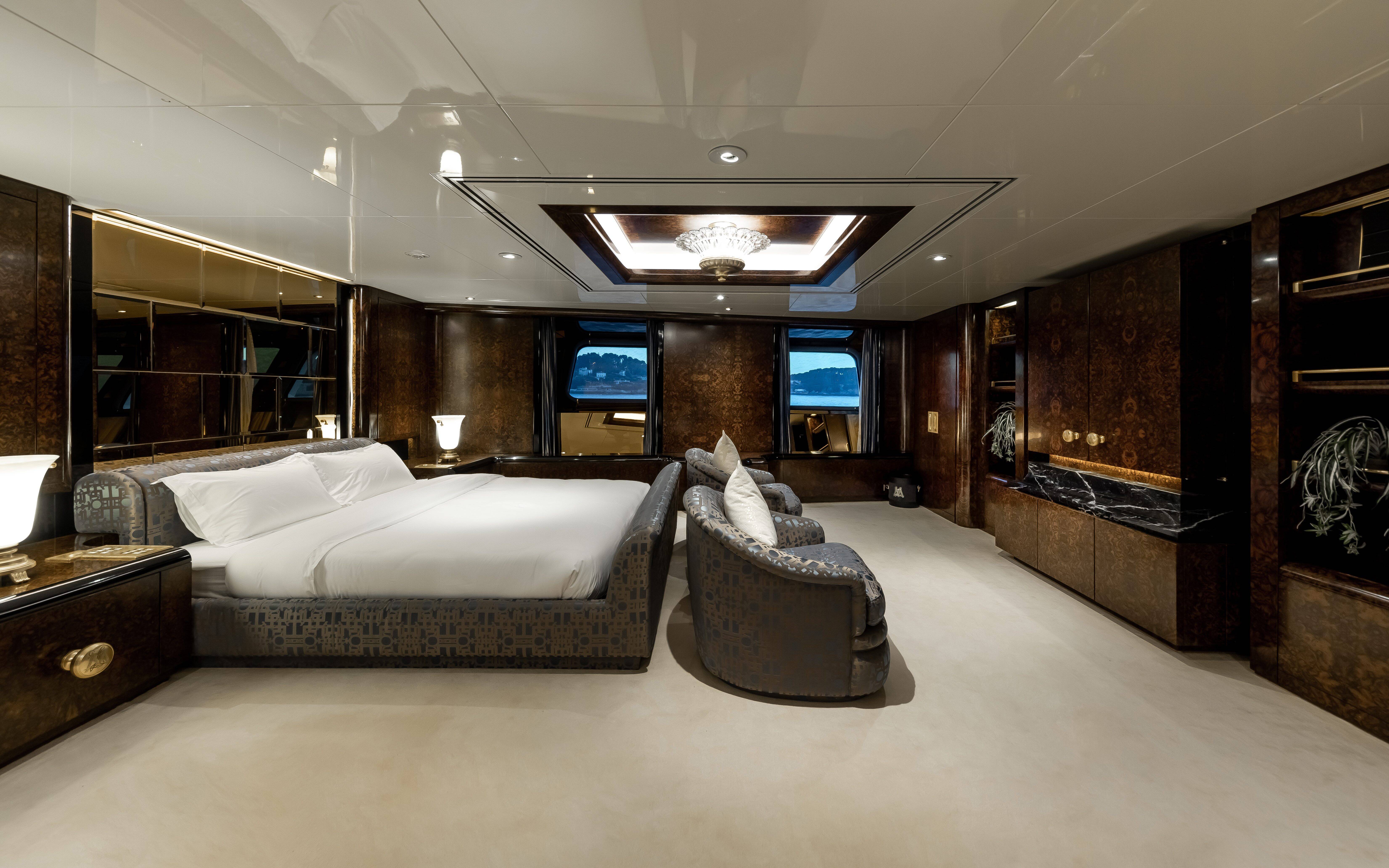 5 choses à savoir sur le super-yacht "Lady Moura", ancré à Monaco et mis en vente pour la première fois