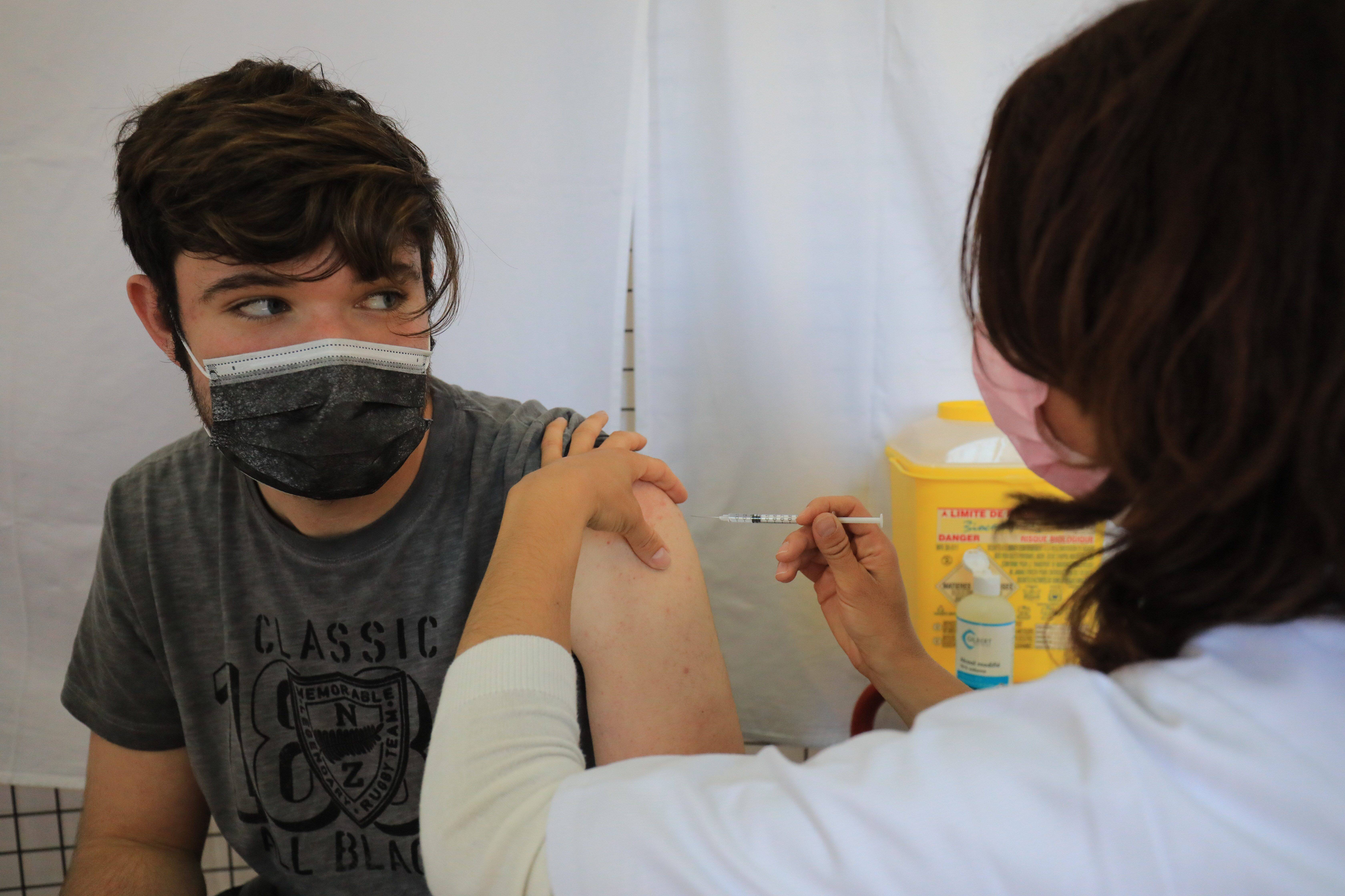 Vaccination anti Covid-19: Christian Estrosi "espère 80 % de la population à la fin de l'été" sur le territoire de la métropole de Nice