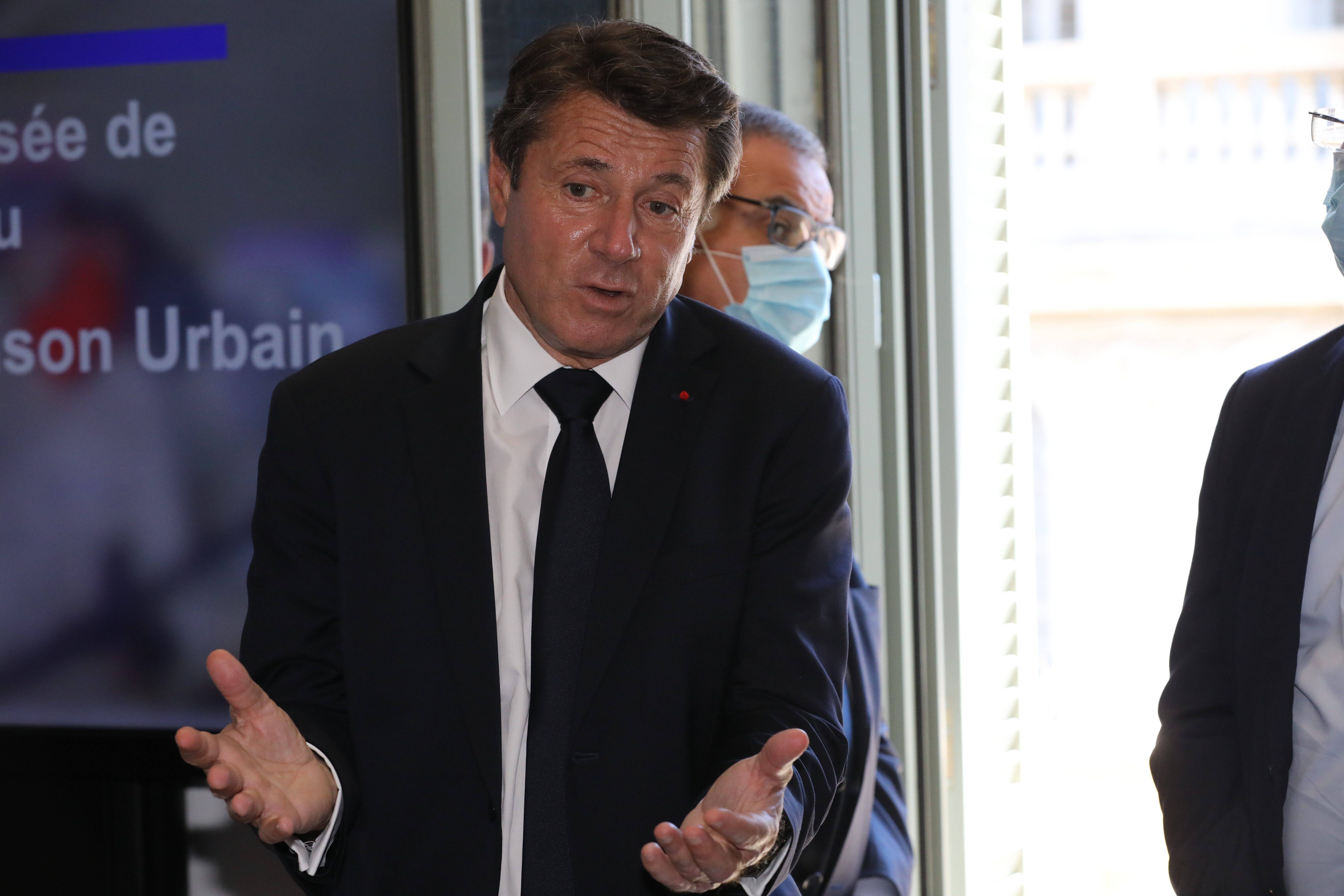 Christian Estrosi veut rendre payants les tests PCR et envisage le retour du port du masque dans certains secteurs