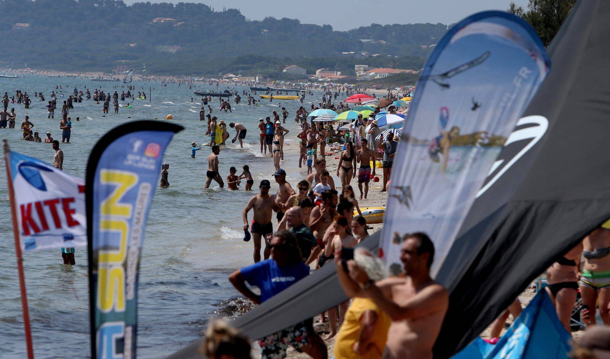 Son pilote tombe à l'eau, le bateau d'un club de kite-surf sème la panique près d'une plage de Hyères