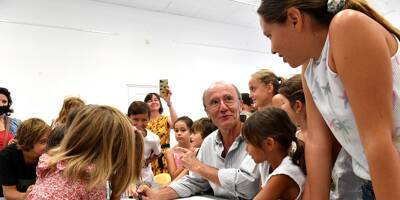 Philippe Geluck à la rencontre des jeunes lecteurs de la bibliothèque jeunesse à Saint-Tropez