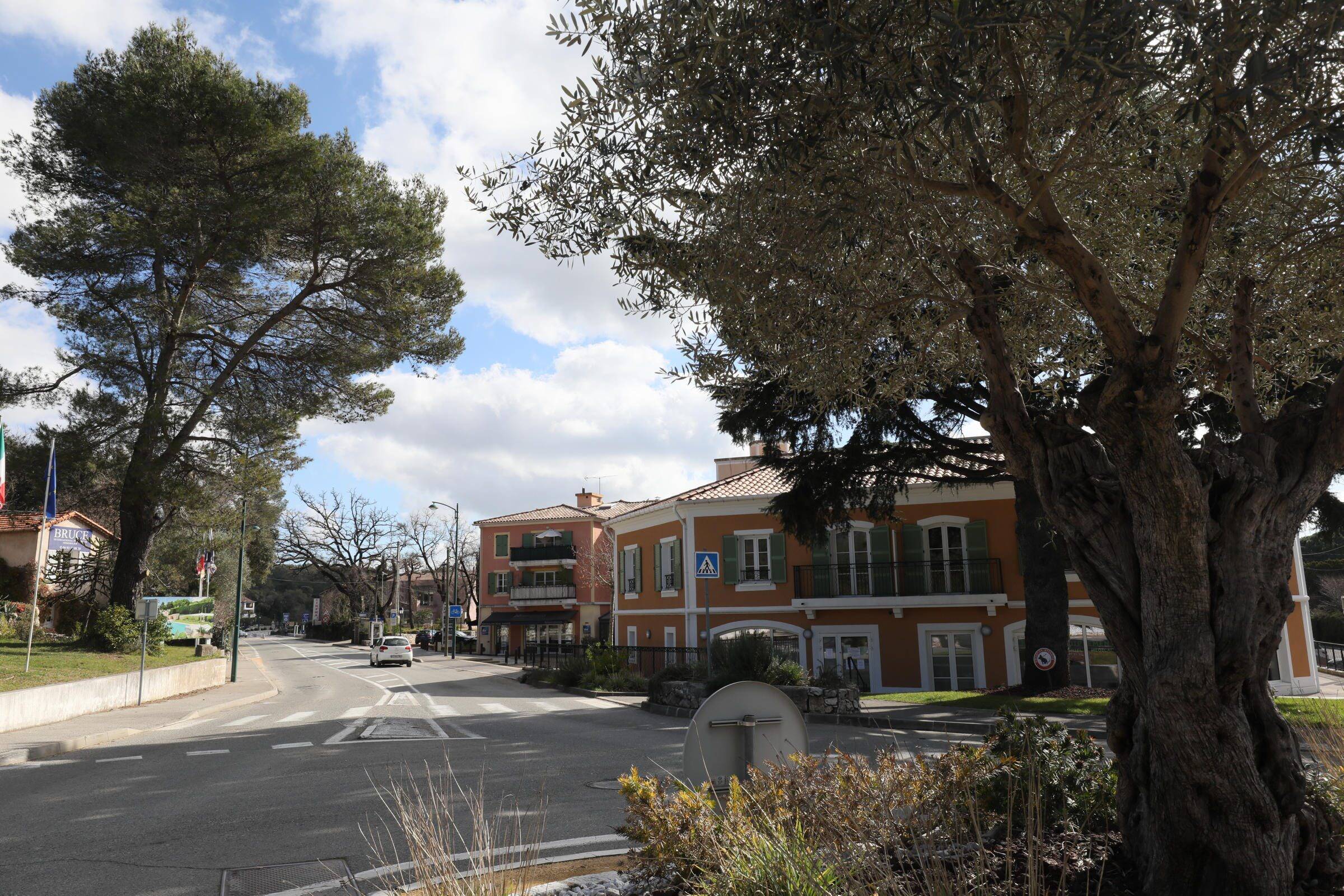 Eau potable contaminée à Roquefort-Les-Pins: vers un retour à la normale après un mois de coupure?