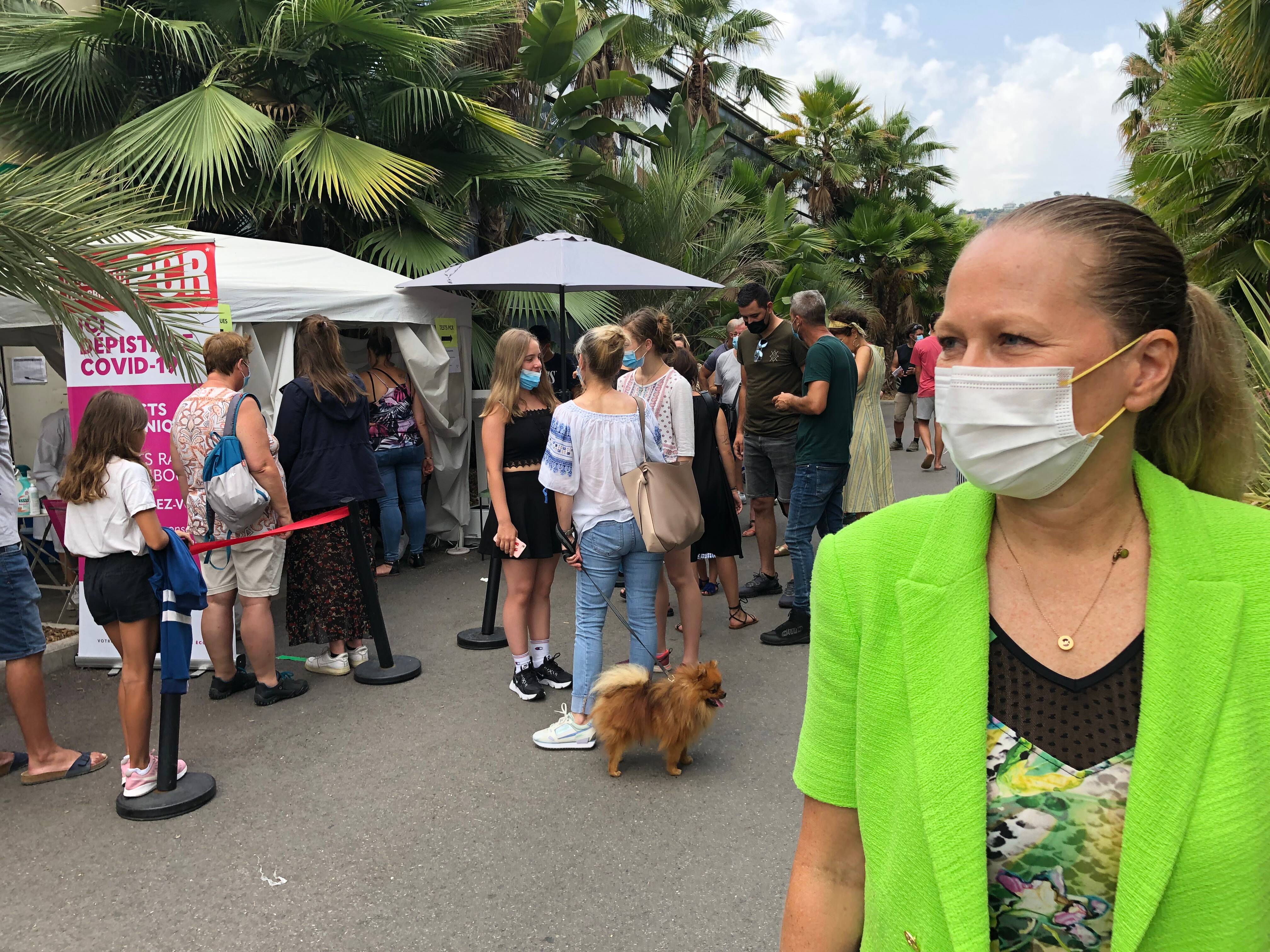 "C'est la folie!": énorme rush dans les pharmacies des Alpes-Maritimes pour passer des tests Covid-19