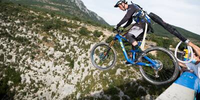 Un saut à l'élastique à vélo du pont de l'Artuby... Le défi vertigineux d'Aurélien Fontenoy